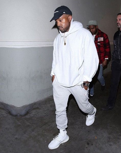 Yeezy boost 350 on sale v2 triple white outfit