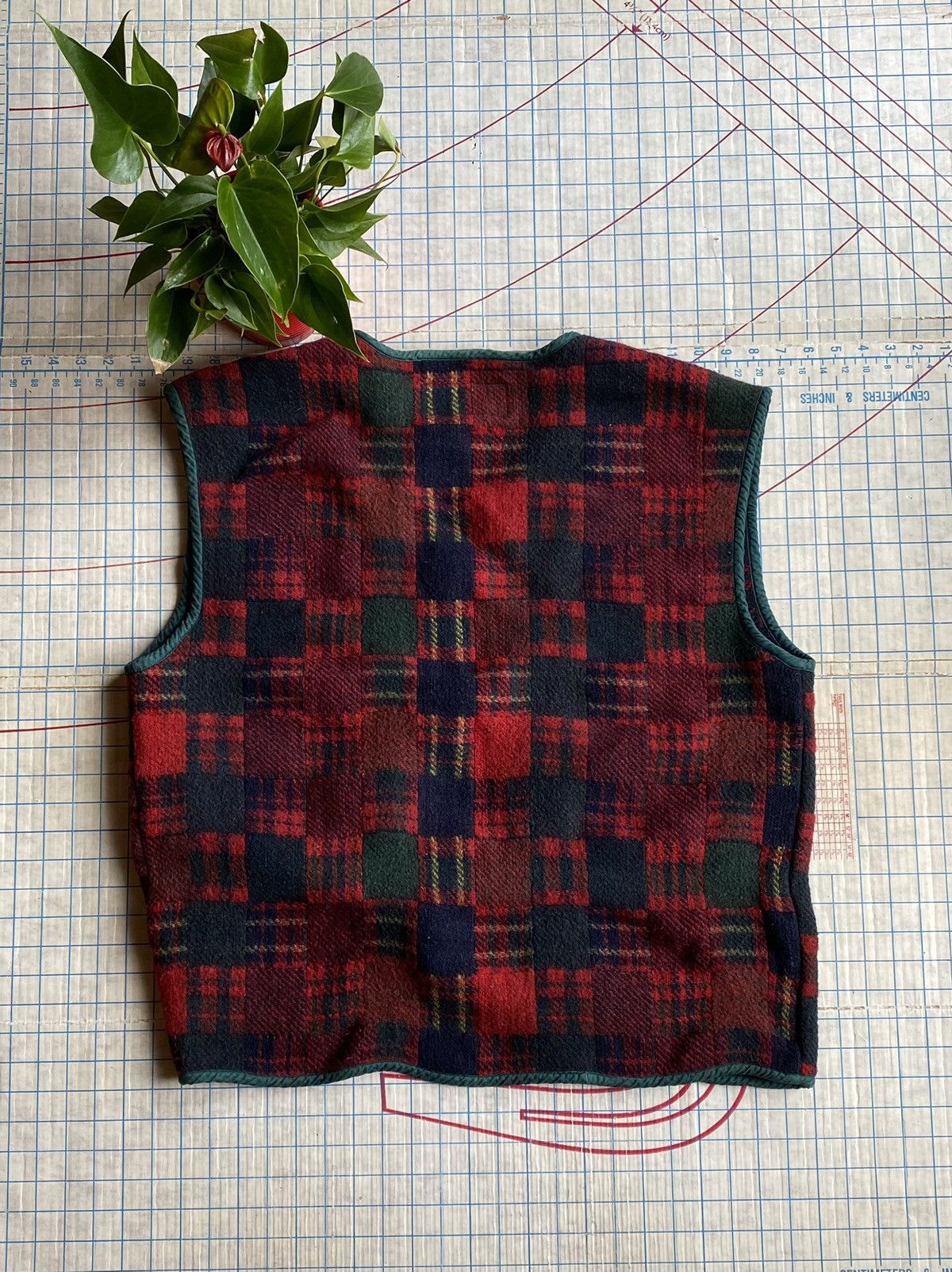 Flannel × High Sierra × Vintage Vintage High Sierra Patchwork Flannel Vest Fits Large Size US M / EU 48-50 / 2 - 6 Thumbnail
