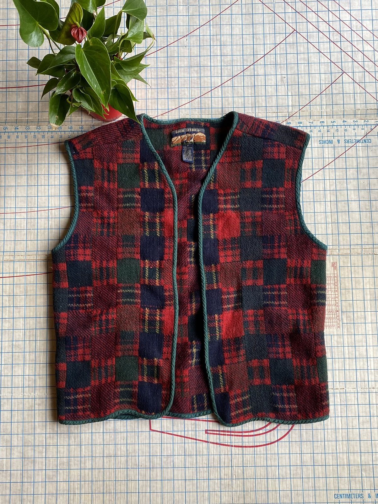 Flannel × High Sierra × Vintage Vintage High Sierra Patchwork Flannel Vest Fits Large Size US M / EU 48-50 / 2 - 2 Thumbnail