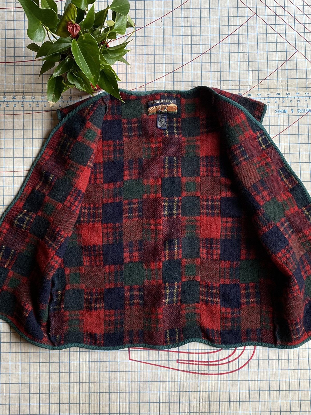 Flannel × High Sierra × Vintage Vintage High Sierra Patchwork Flannel Vest Fits Large Size US M / EU 48-50 / 2 - 5 Thumbnail