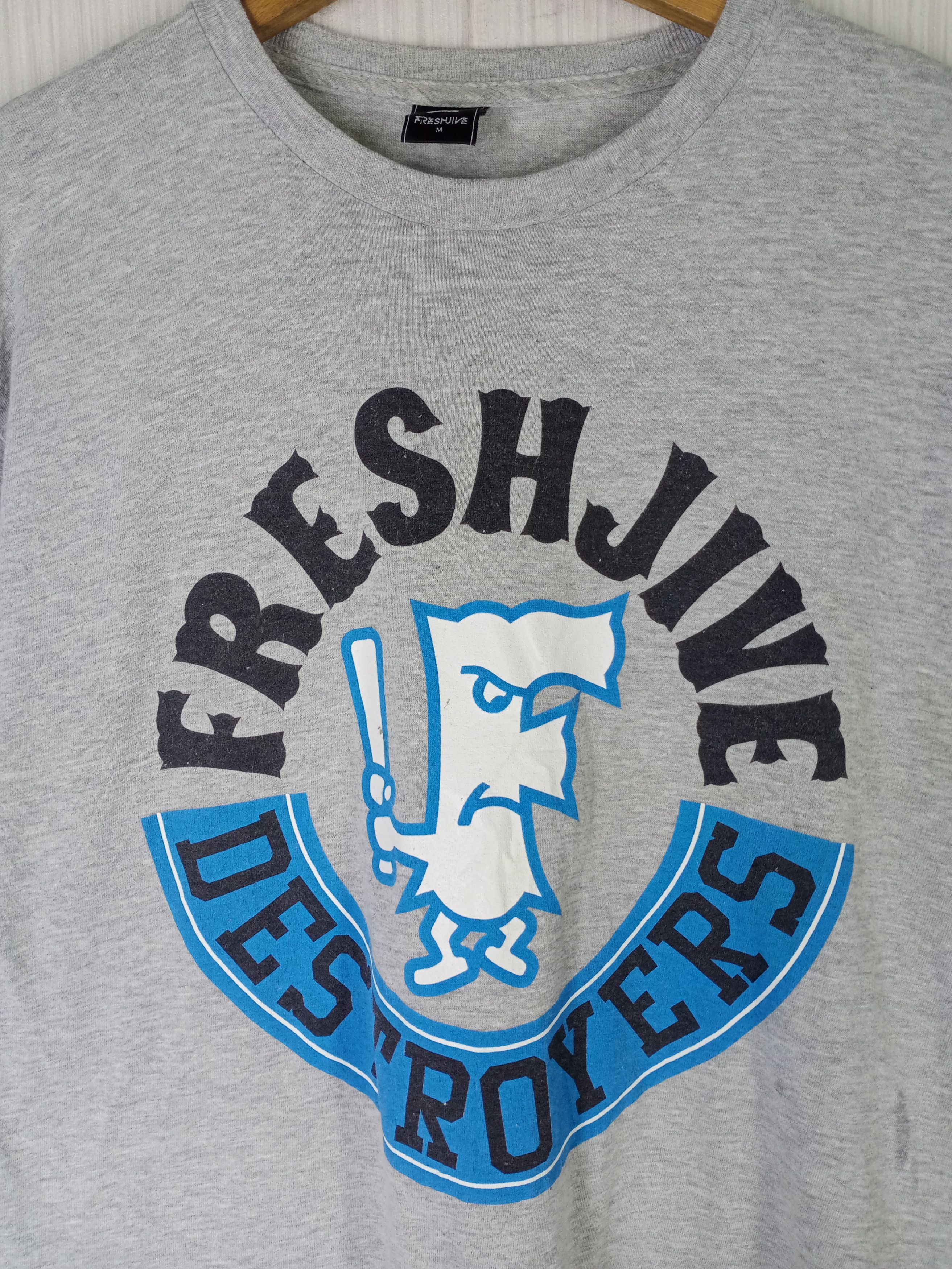 Freshjive Vintage Freshjive Destroyes Big Logo Tshirt Size US M / EU 48-50 / 2 - 2 Thumbnail