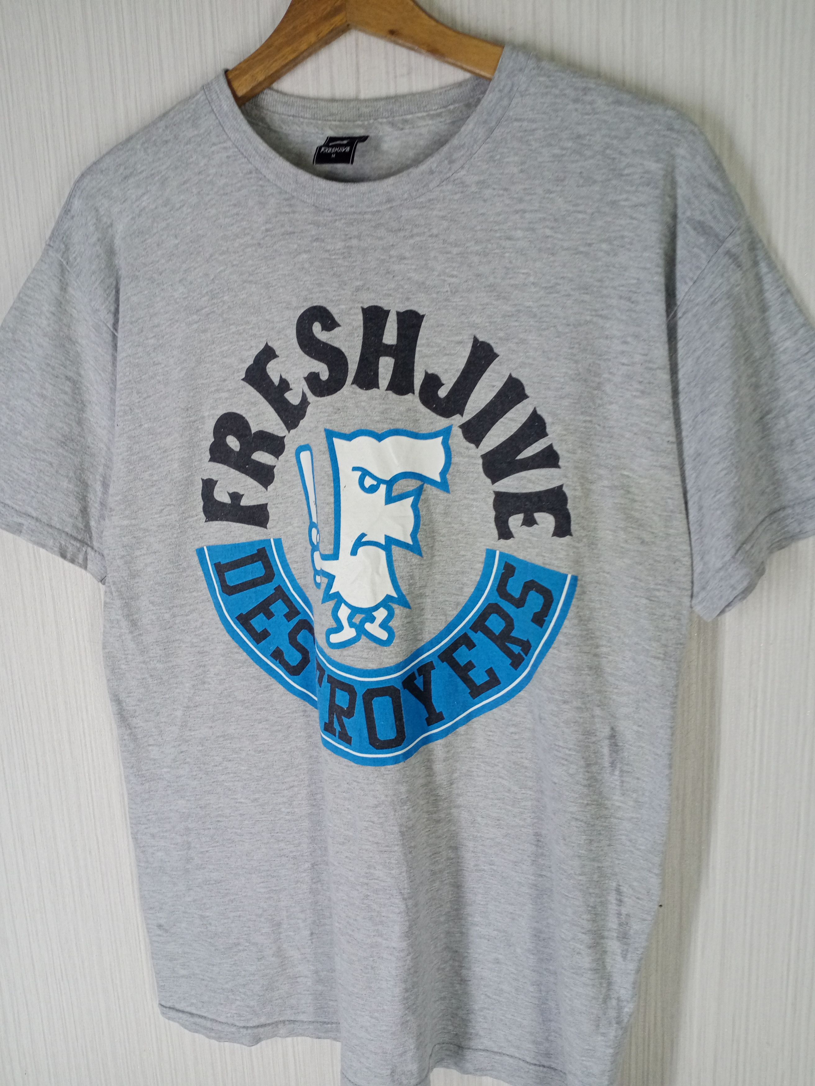 Freshjive Vintage Freshjive Destroyes Big Logo Tshirt Size US M / EU 48-50 / 2 - 6 Thumbnail