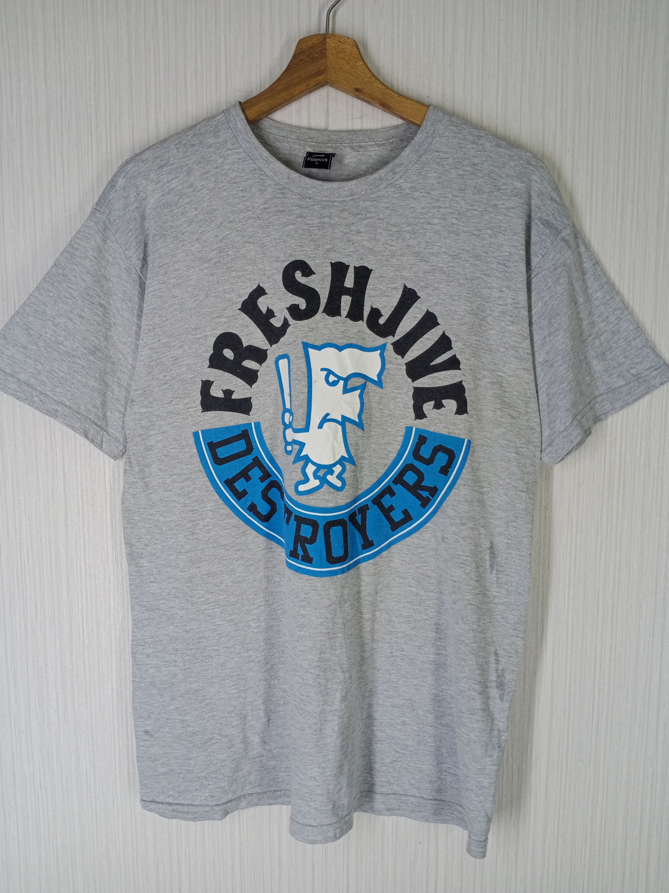 Freshjive Vintage Freshjive Destroyes Big Logo Tshirt Size US M / EU 48-50 / 2 - 1 Thumbnail