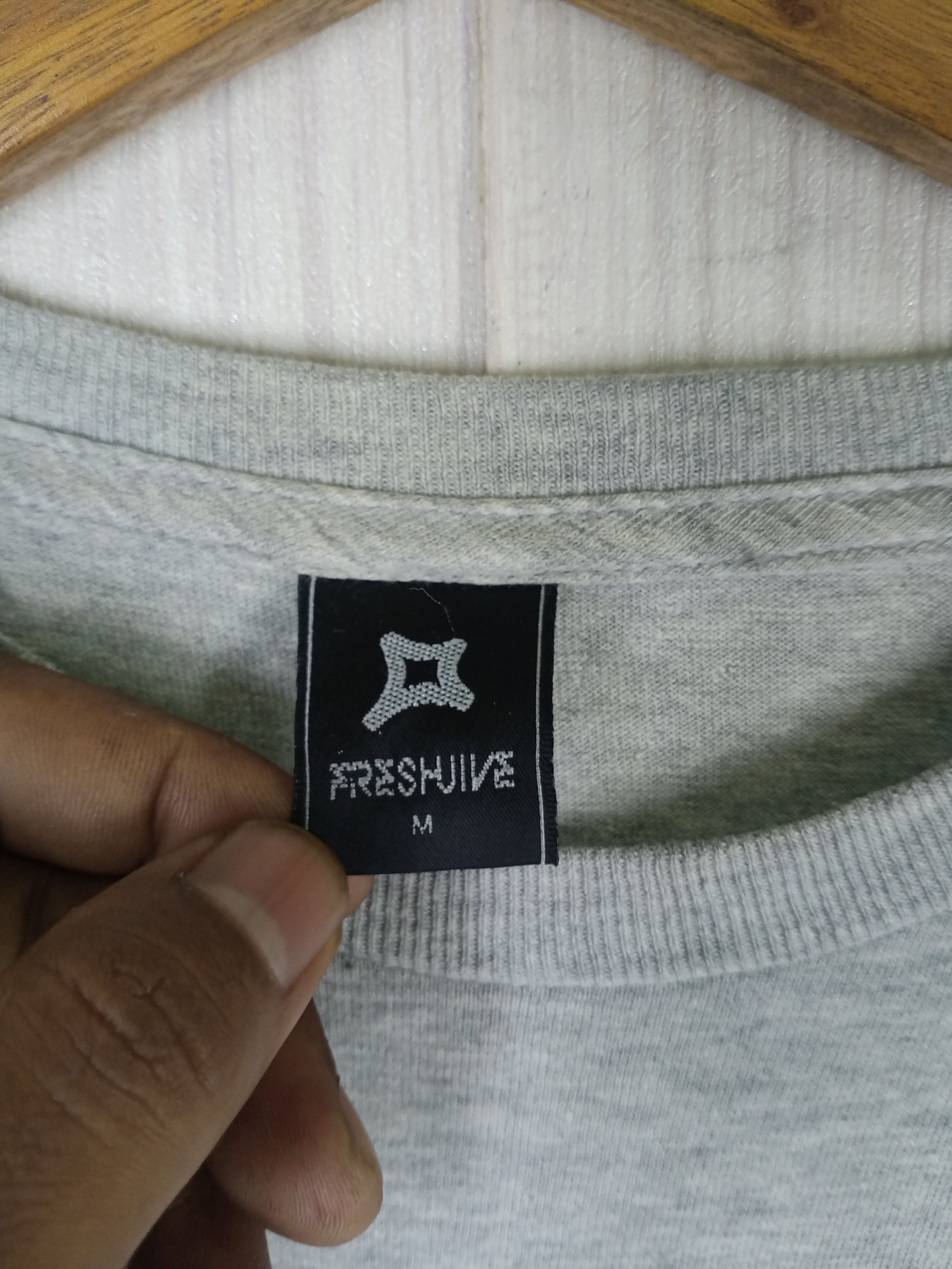 Freshjive Vintage Freshjive Destroyes Big Logo Tshirt Size US M / EU 48-50 / 2 - 7 Thumbnail