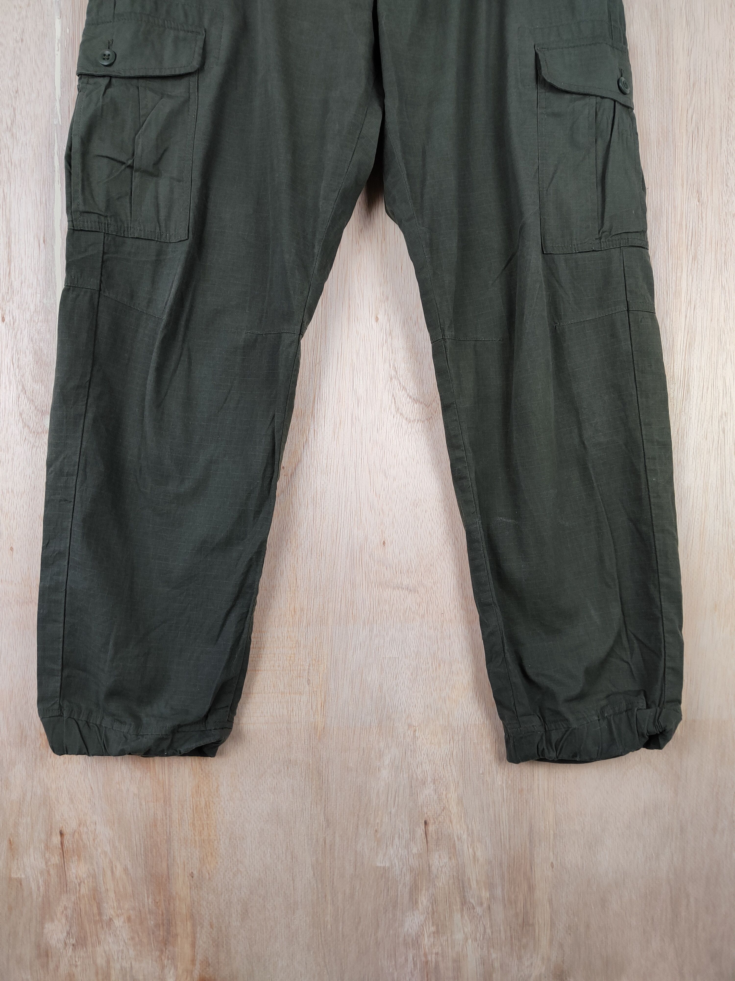 Japanese Brand × Uniqlo Uniqlo Army multipocket jogger cargo Green Pant #4402 Size US 31 - 3 Thumbnail