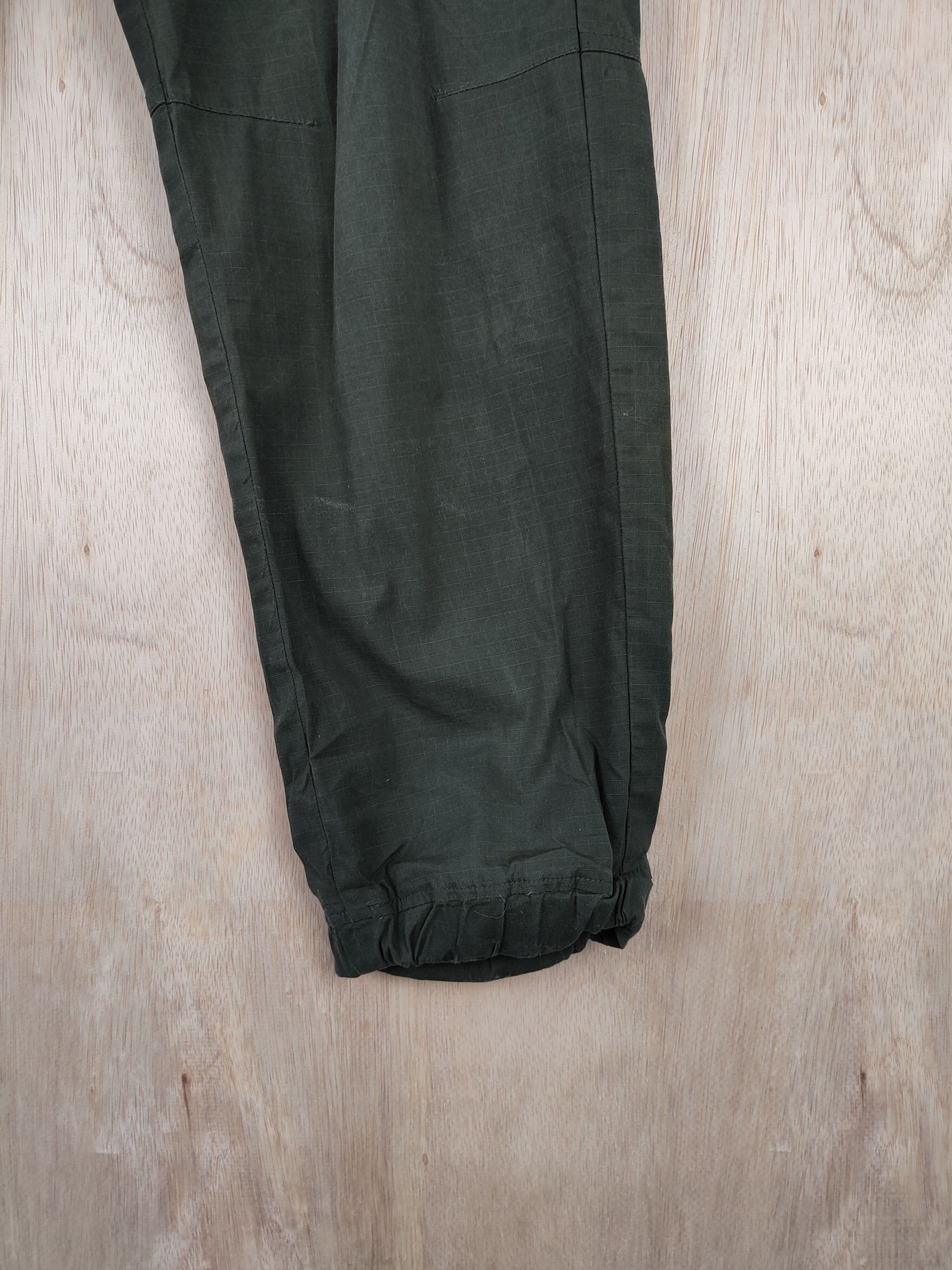 Japanese Brand × Uniqlo Uniqlo Army multipocket jogger cargo Green Pant #4402 Size US 31 - 7 Thumbnail