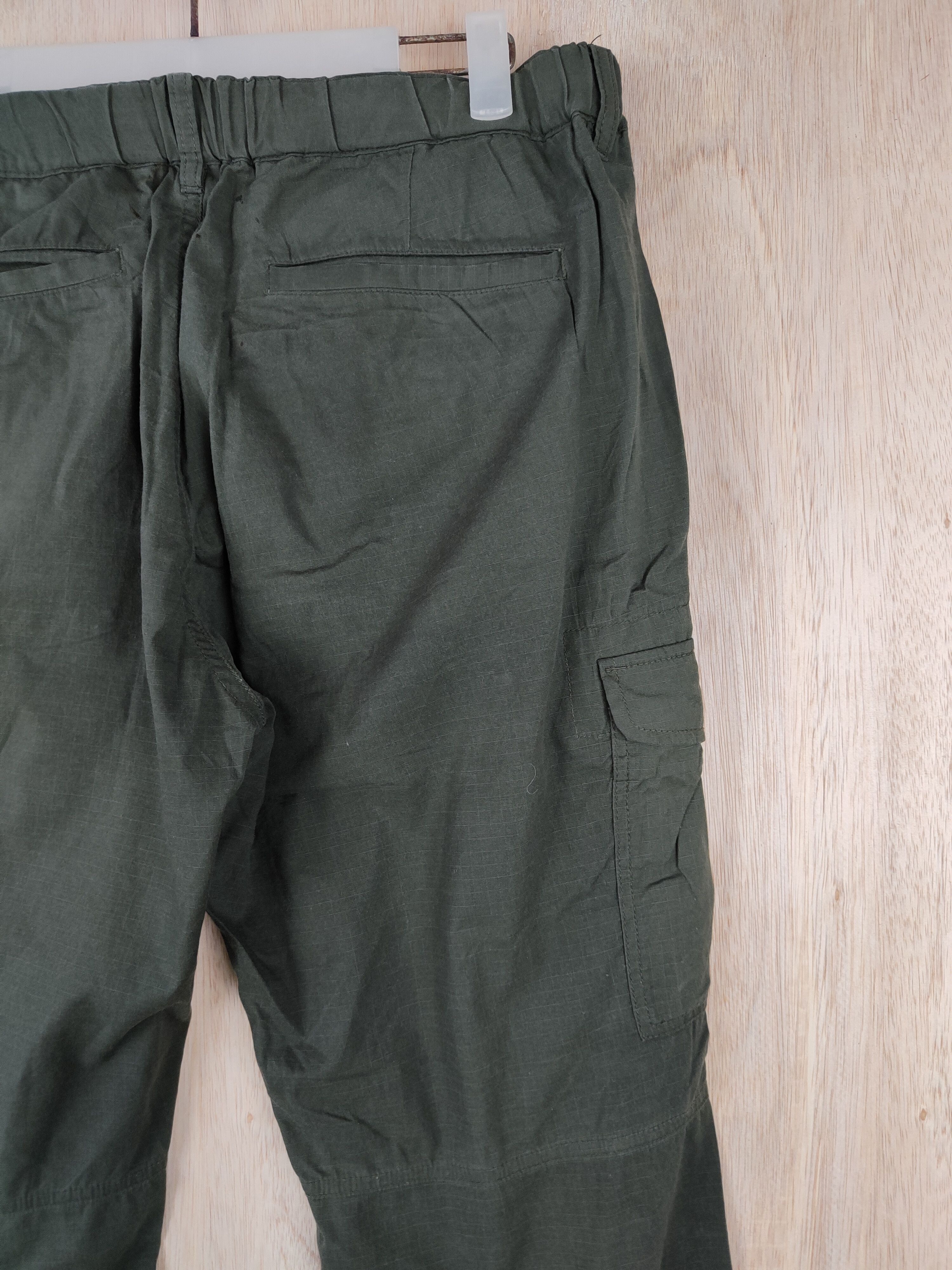 Japanese Brand × Uniqlo Uniqlo Army multipocket jogger cargo Green Pant #4402 Size US 31 - 11 Thumbnail