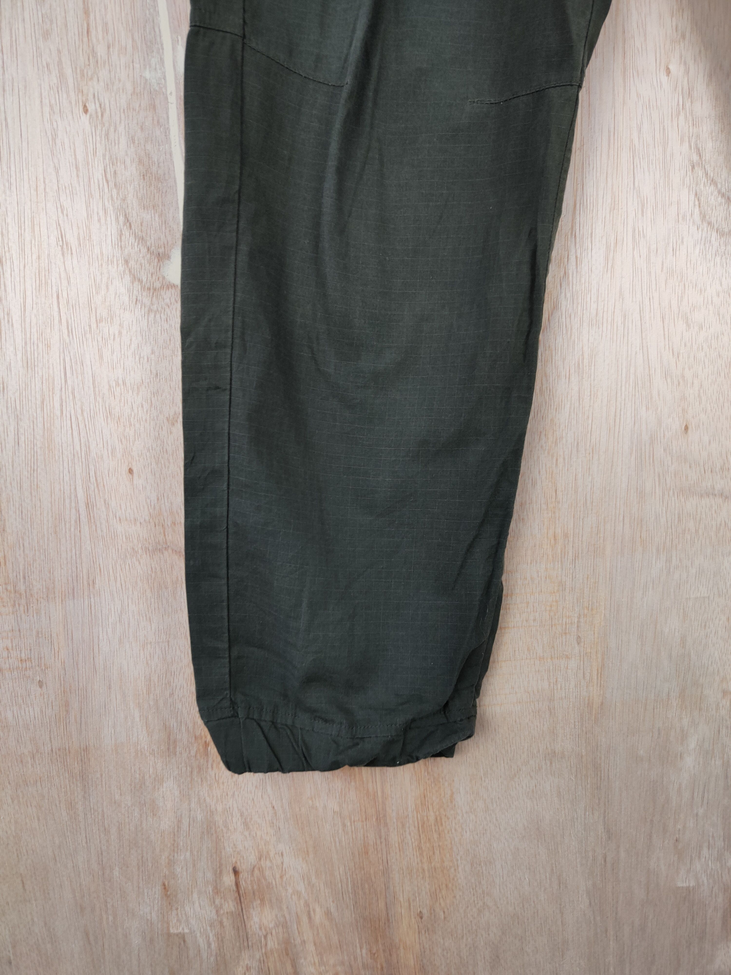 Japanese Brand × Uniqlo Uniqlo Army multipocket jogger cargo Green Pant #4402 Size US 31 - 6 Thumbnail