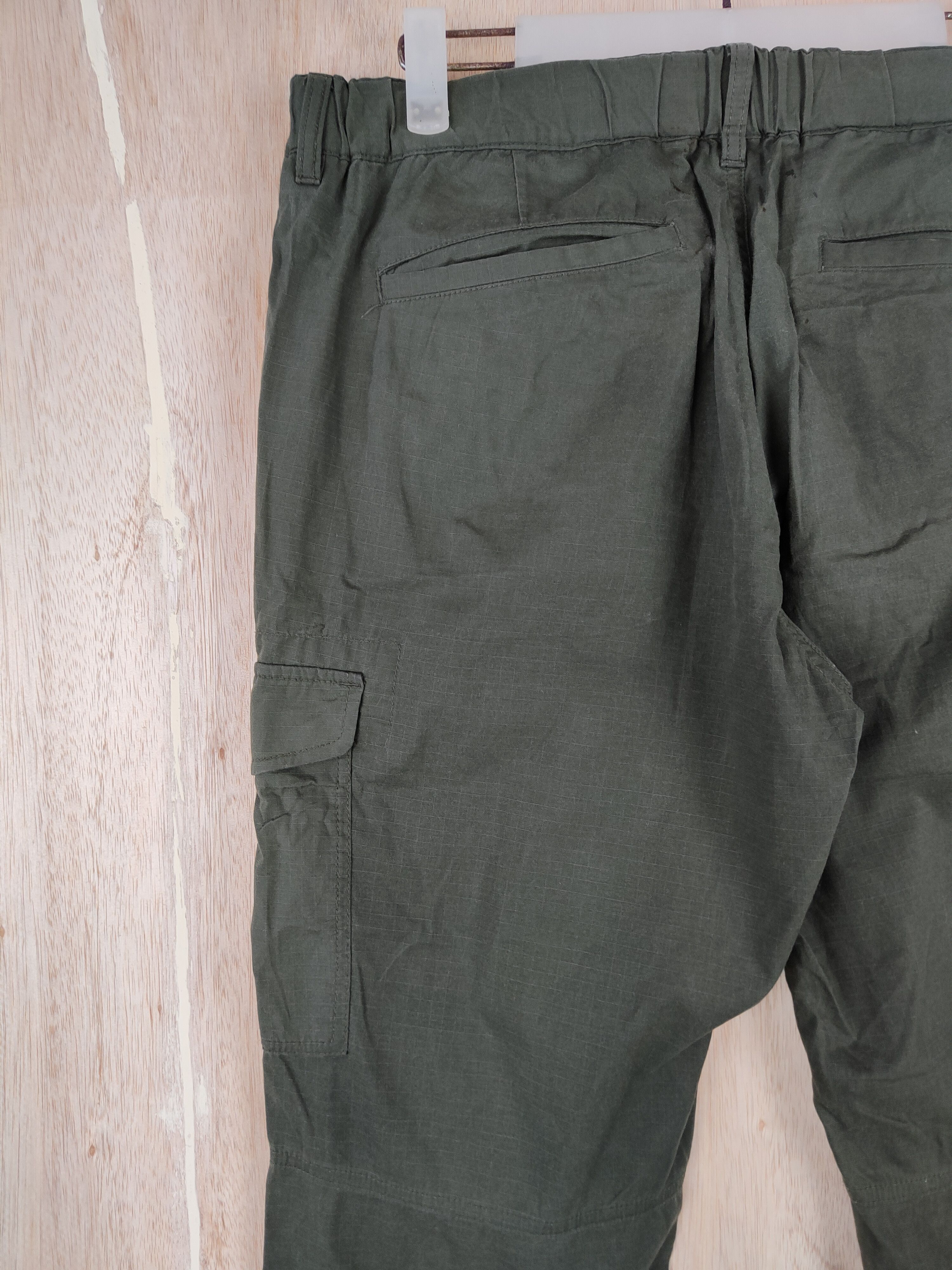 Japanese Brand × Uniqlo Uniqlo Army multipocket jogger cargo Green Pant #4402 Size US 31 - 12 Thumbnail