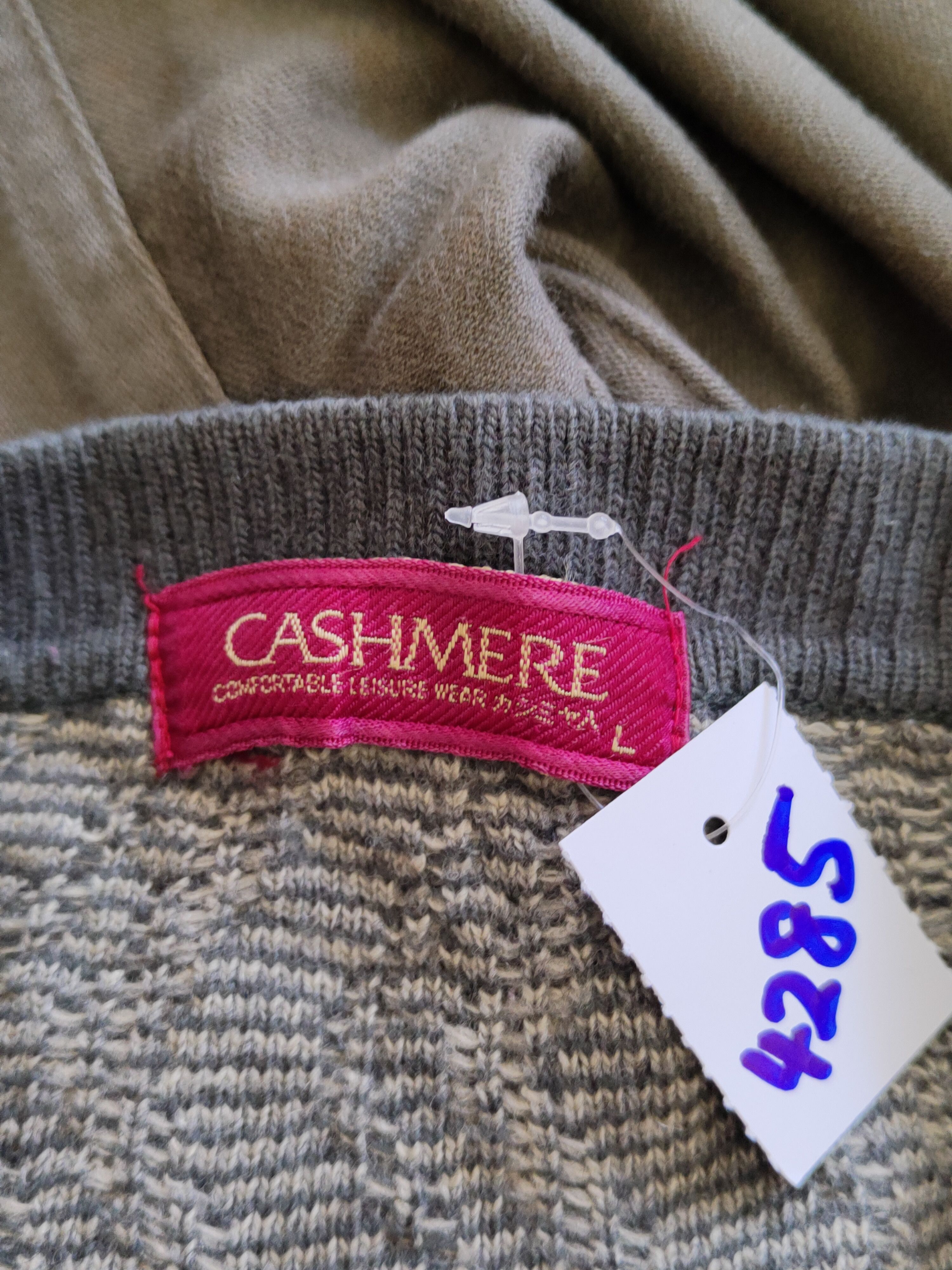 Vintage Cashmere Gray art cardigan Knitwear #4285 Size US L / EU 52-54 / 3 - 11 Thumbnail