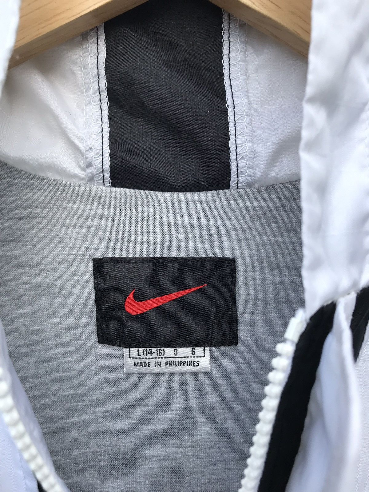 Nike Vintage Nike Swoosh Streetwear Hoodie Windbreaker Jacket Size US M / EU 48-50 / 2 - 2 Thumbnail