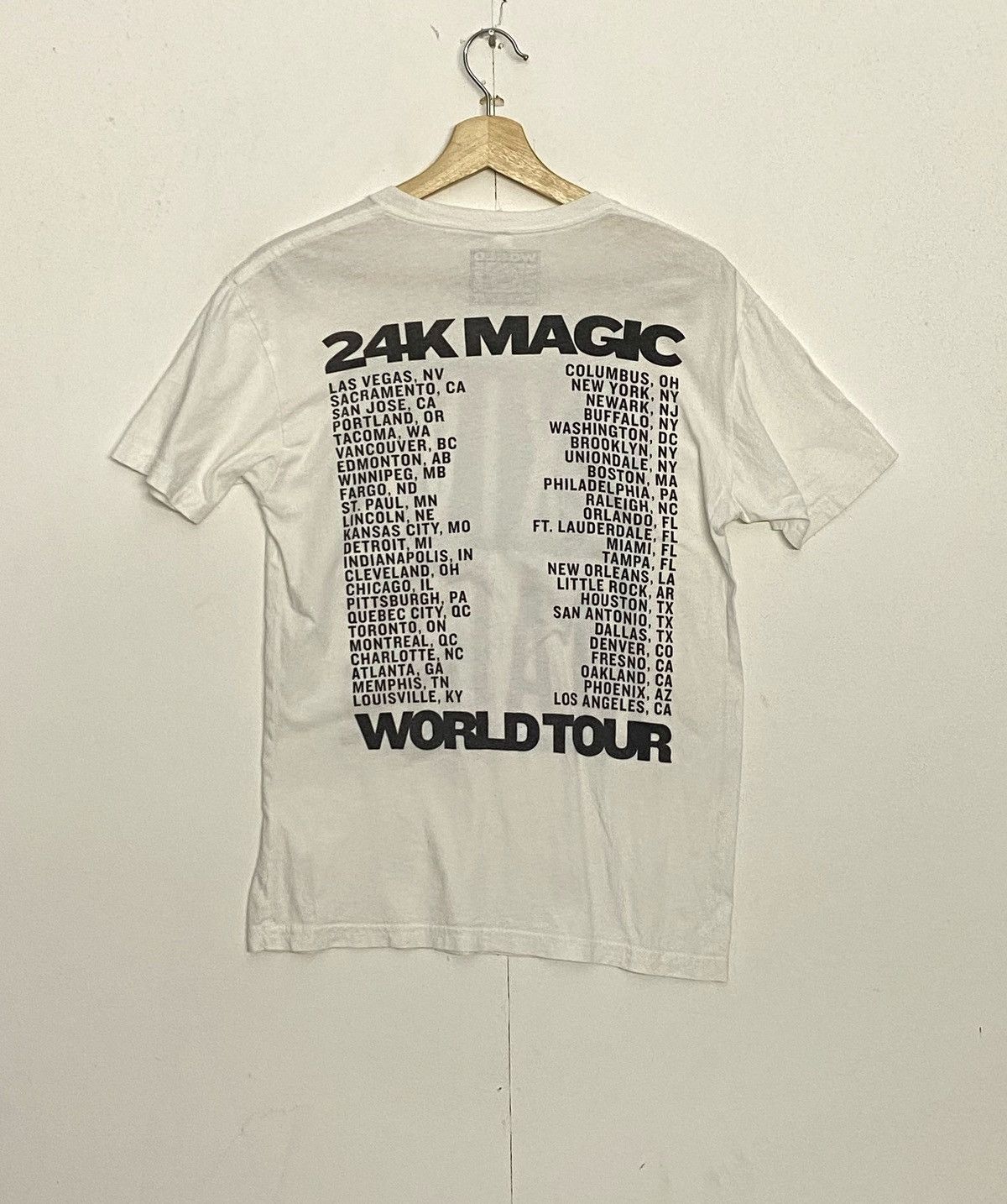Band Tees × Star Of Hollywood Bruno Mars 24k Magic World Tour 2017 tee White Small Size US XXS / EU 40 - 2 Thumbnail