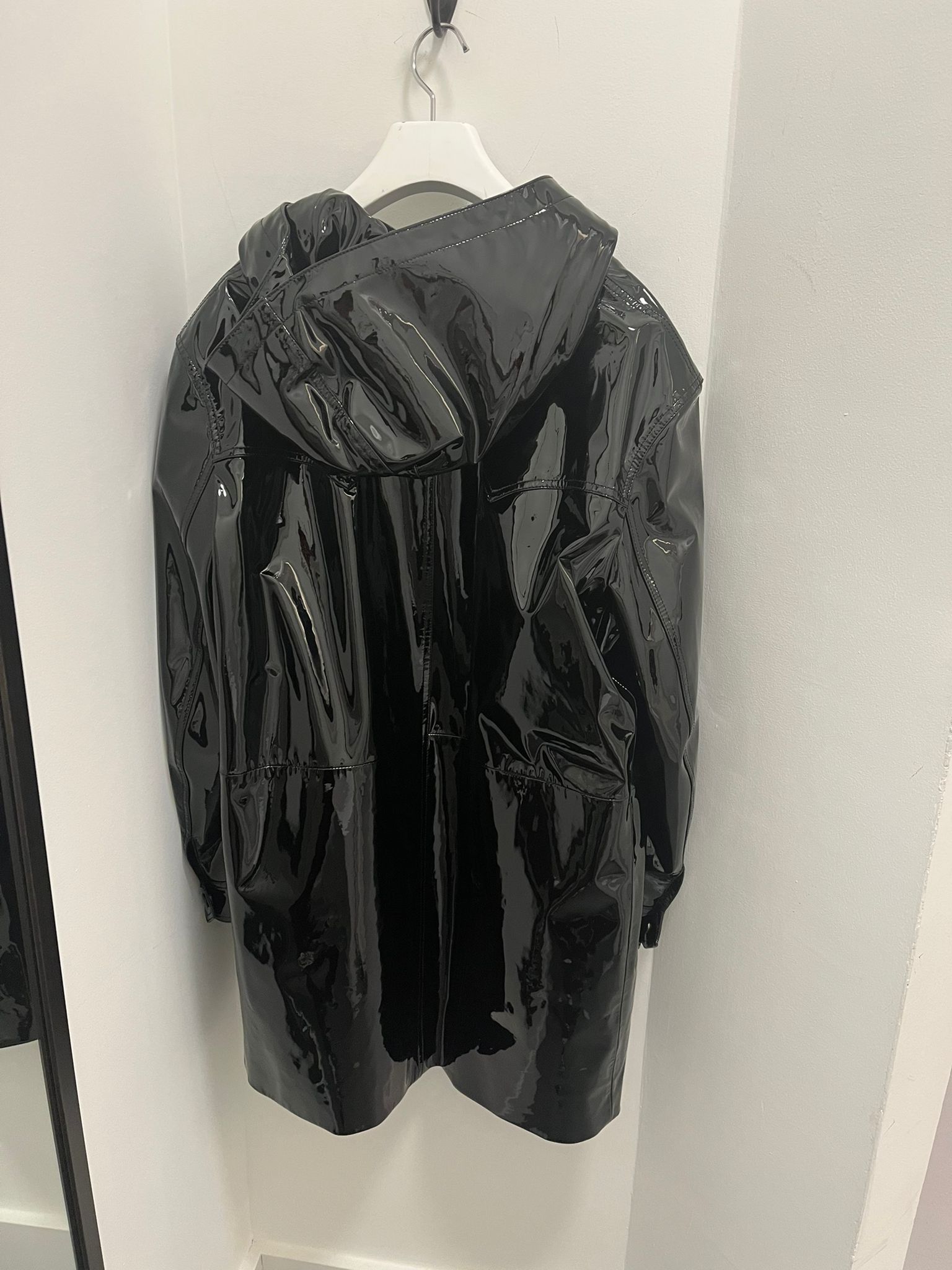 Duffle Vernis Coat in Black Color