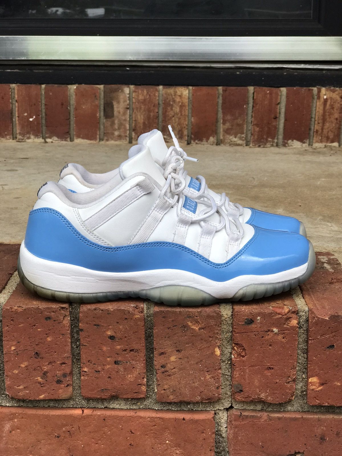 Air Jordan Retro 11 Low University Blue GS Size 7Y Wmns