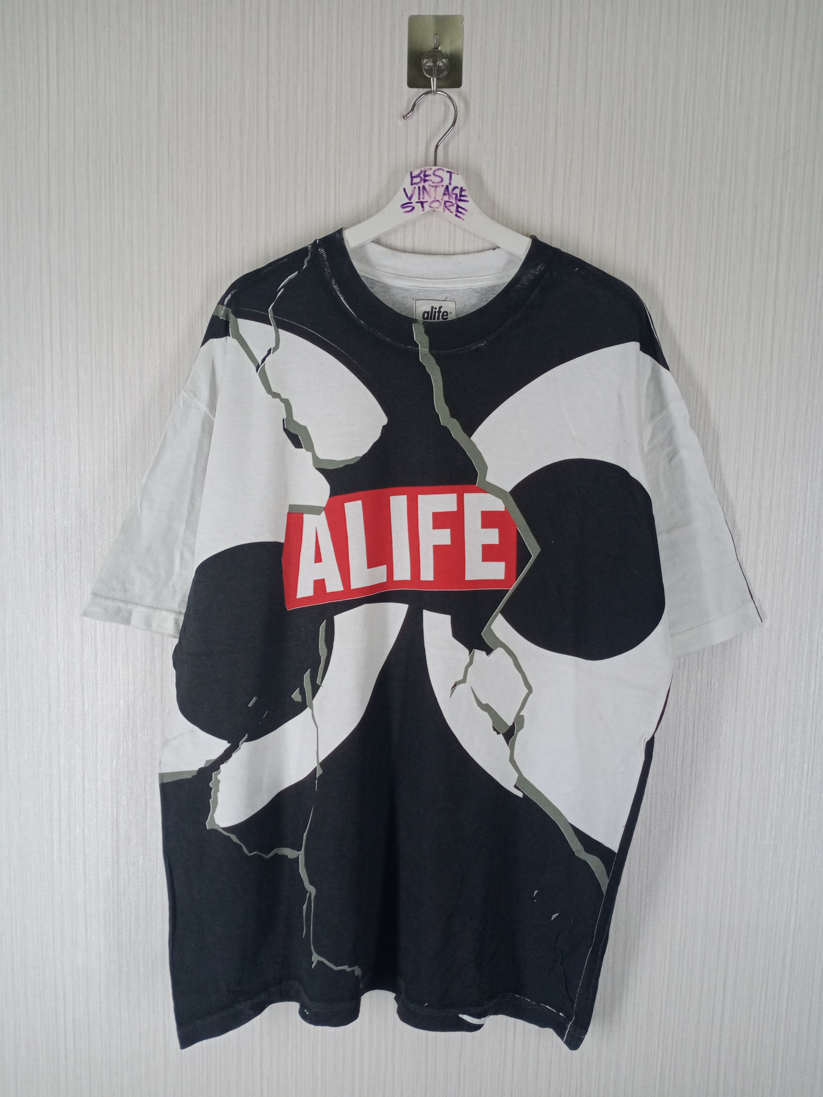 AALIFE's iconic pose