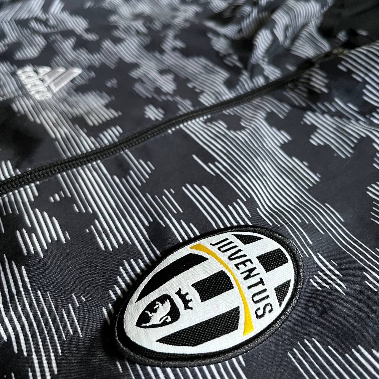 Adidas JUVENTUS ADIDAS 2015/2016 WINDBREAKER JACKET Size US M / EU 48-50 / 2 - 3 Thumbnail