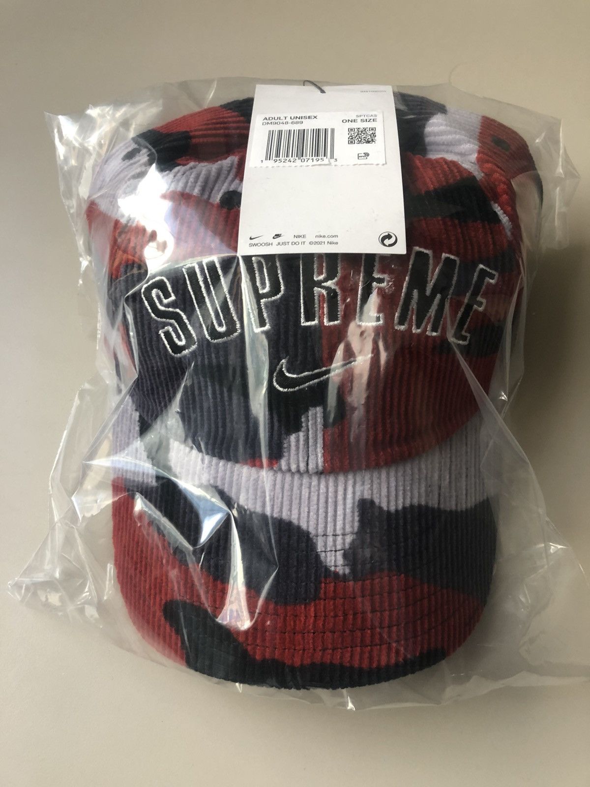 Supreme x Nike Red Camouflage Corduroy Cap TorreStore | Real Streetwear | Supreme x Nike Boné Arc  main image 2