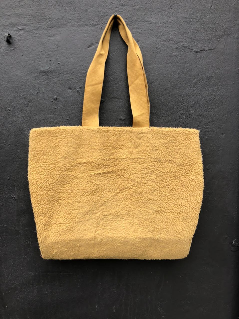 Uniqlo Uniqlo Wool/Fur Tote Bag Size ONE SIZE - 1 Thumbnail