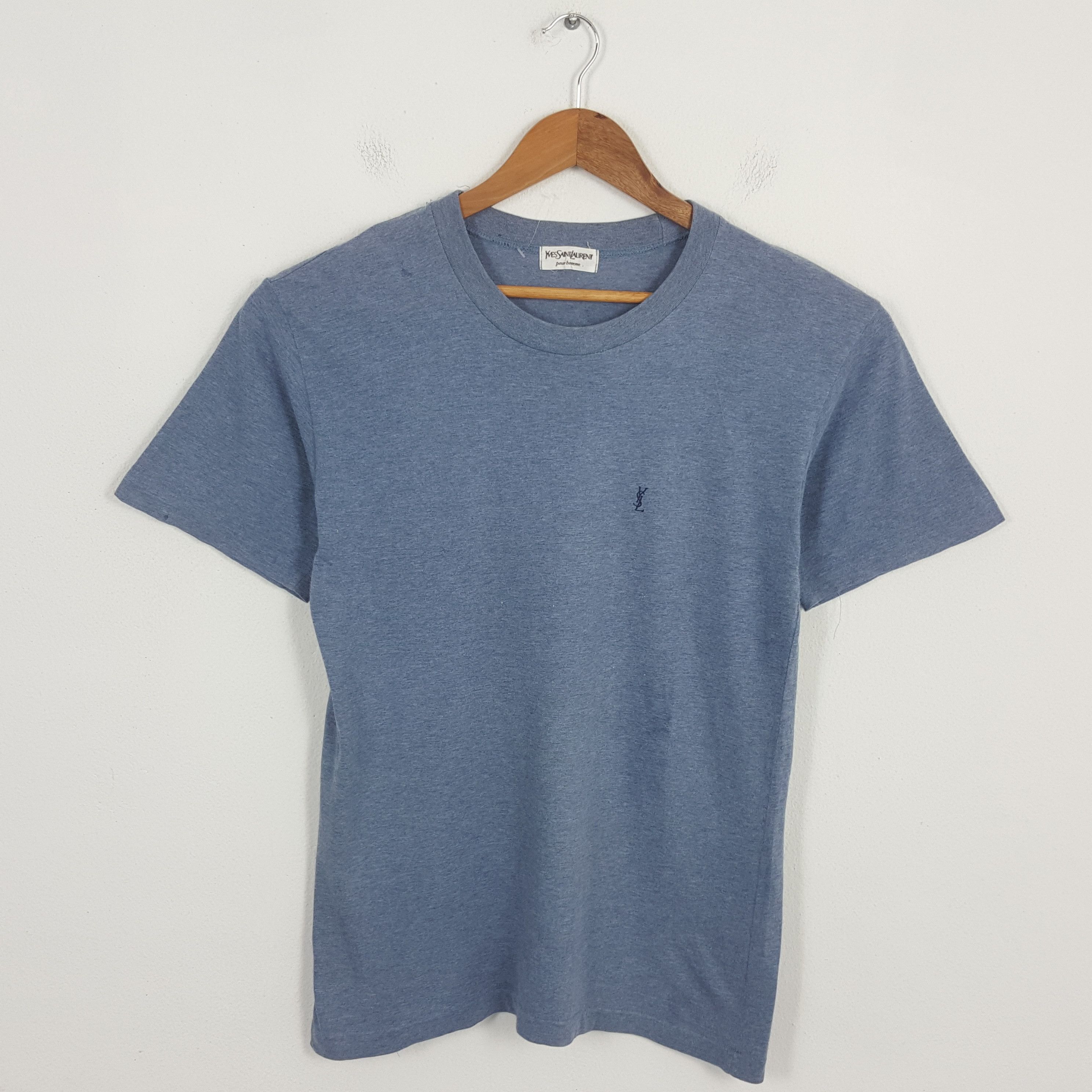 Vintage YVES SAINT LAURENT Small Logo Design T-Shirt