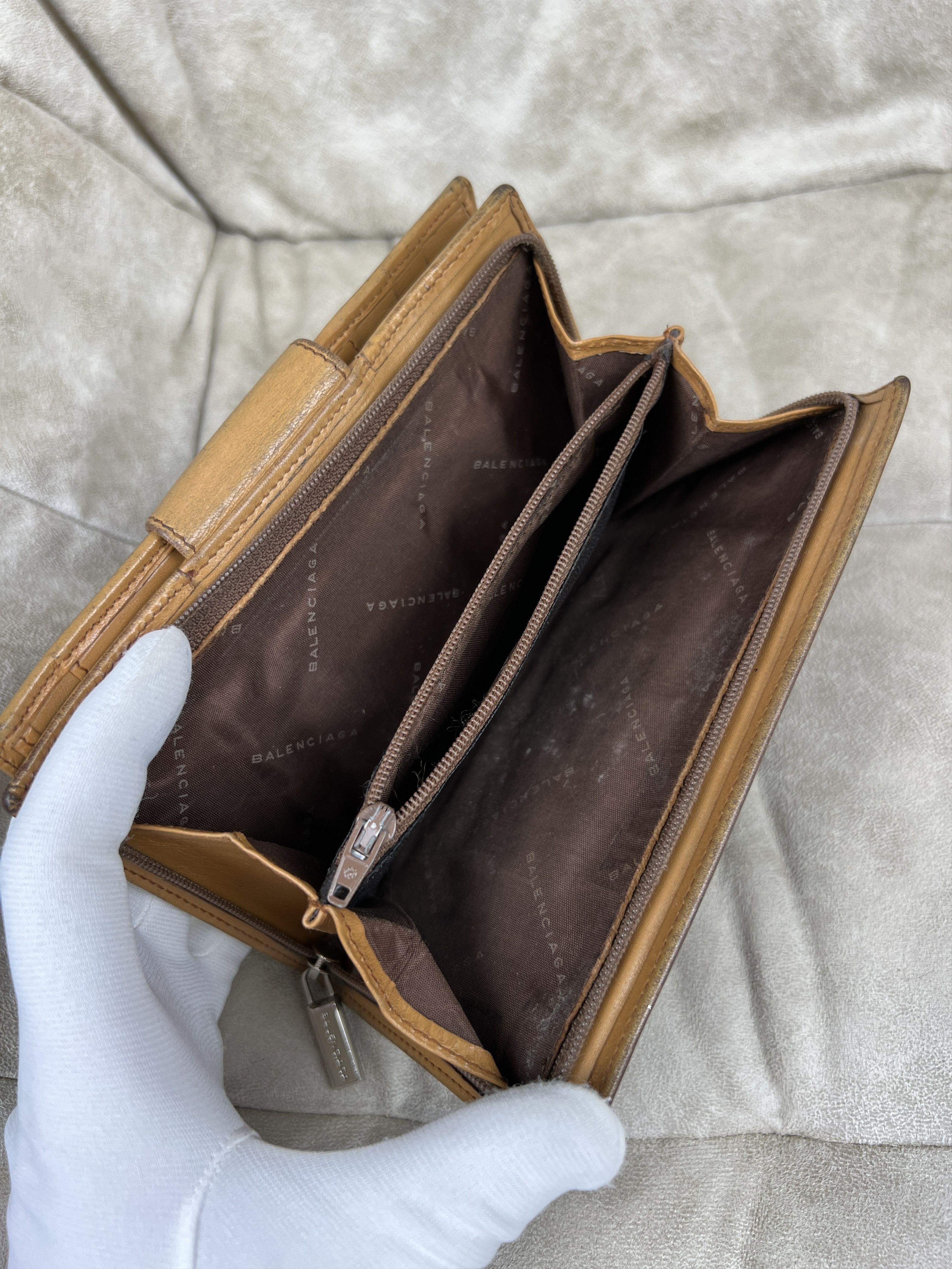 Balenciaga Vintage Balenciaga Monogram Leather Wallet Size ONE SIZE - 8 Thumbnail