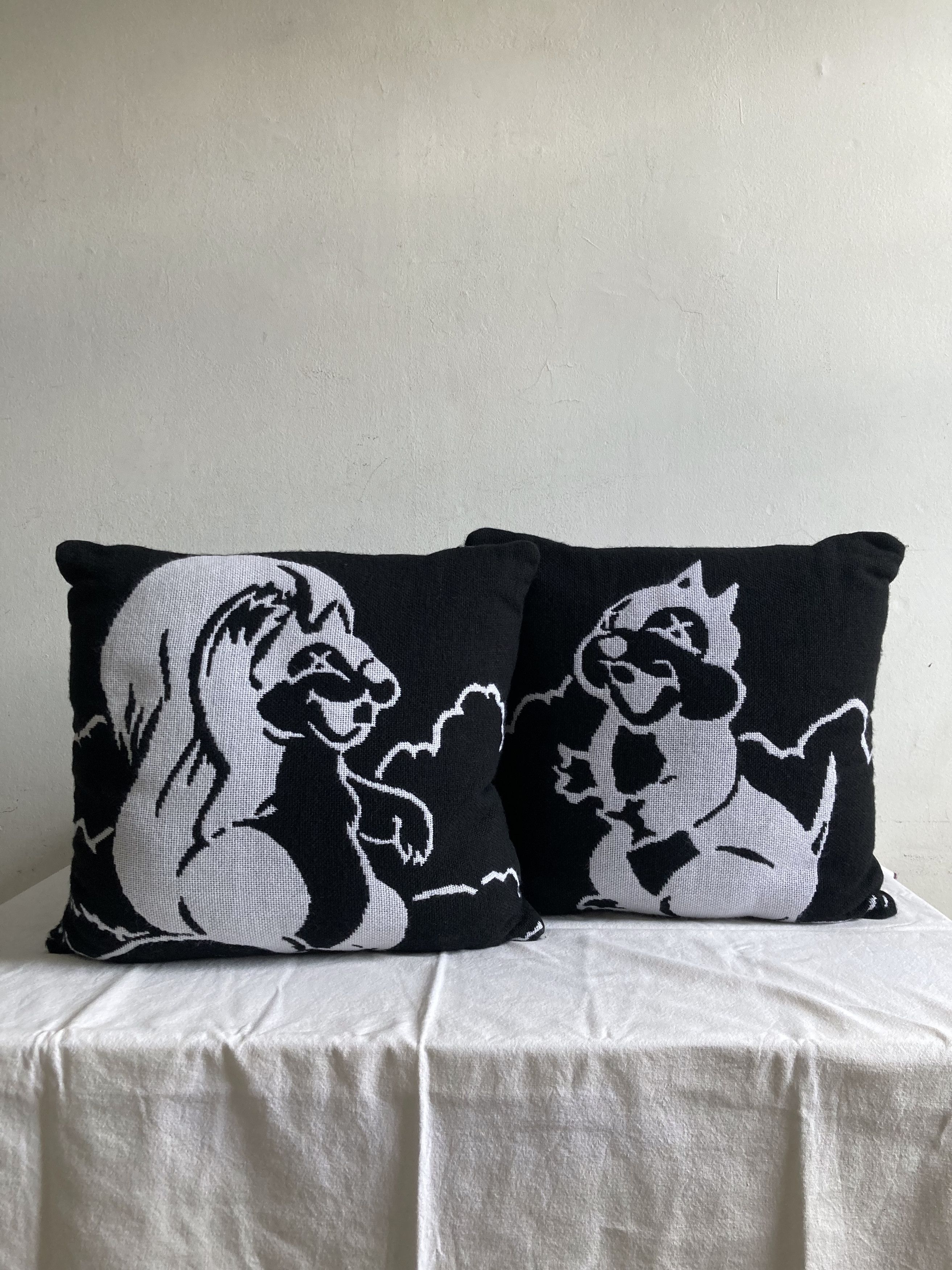 楽天市場】KAWS カウズ ×Disney 2002 Chip and Dale Pillows Set