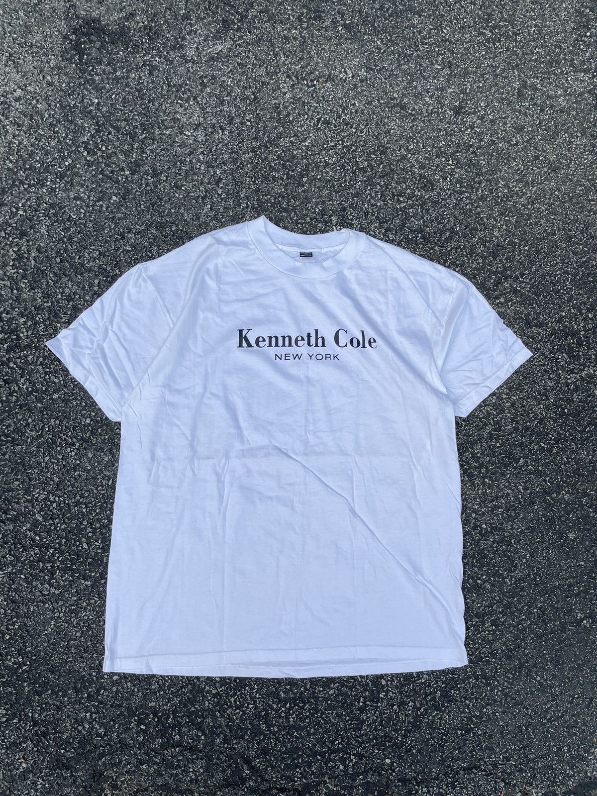 Vintage Vintage Kenneth Cole New York t shirt Size US XL / EU 56 / 4 - 1 Preview