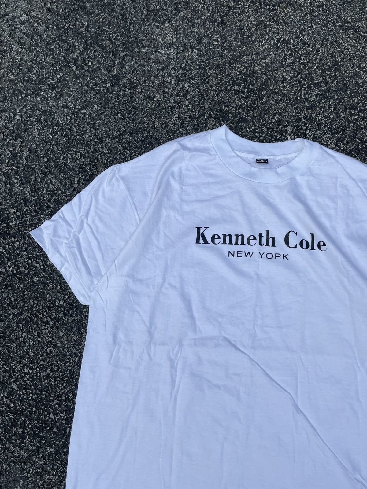 Vintage Vintage Kenneth Cole New York t shirt Size US XL / EU 56 / 4 - 2 Preview