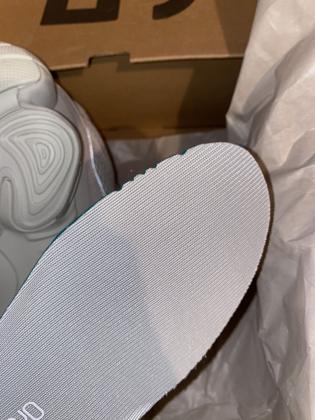 Adidas Yeezy 500 Salt 2018 Size US 9 / EU 42 - 7 Thumbnail