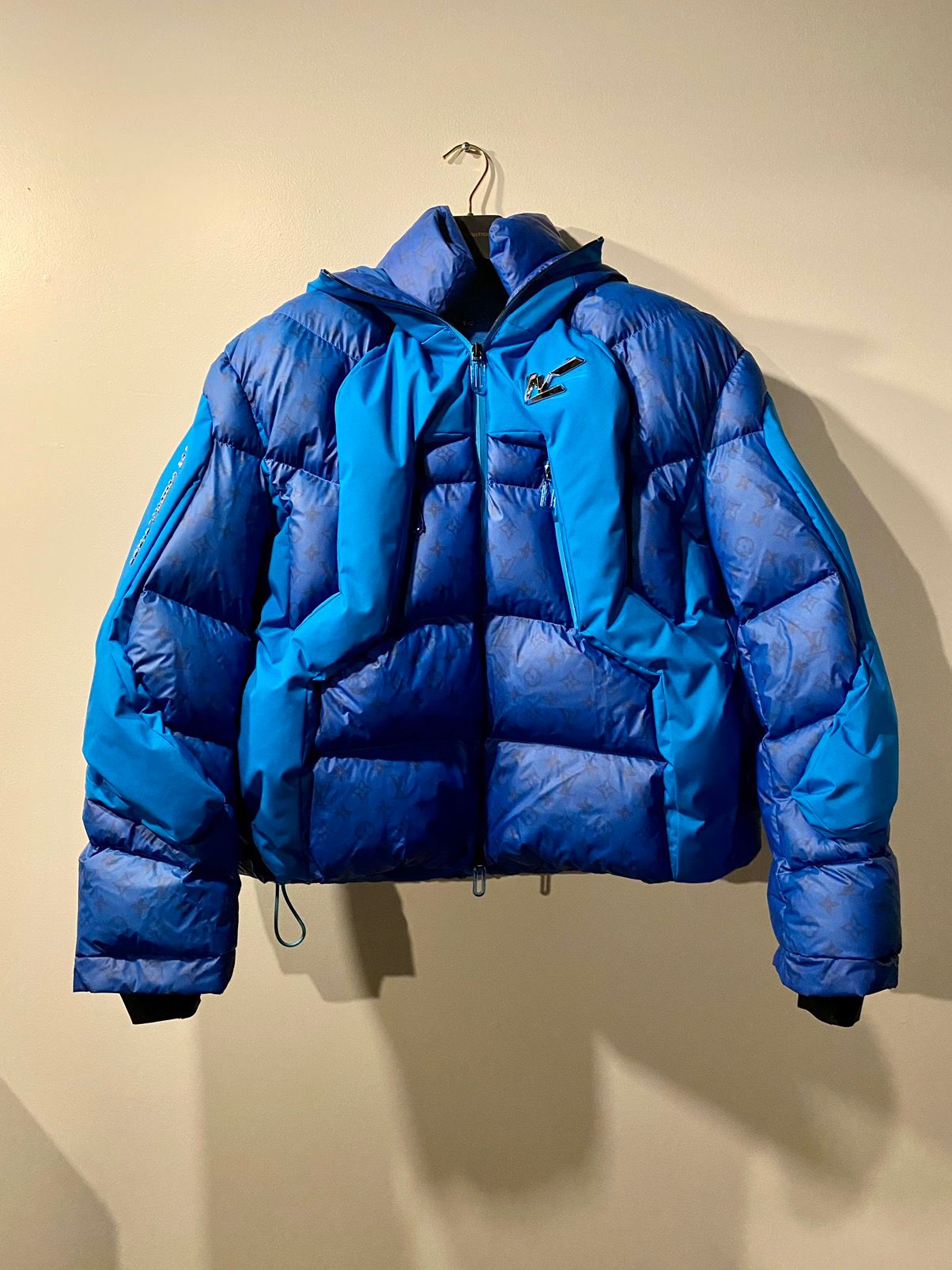 Louis Vuitton 2054 Heat Reactive Puffer. Worth the price? Let us know