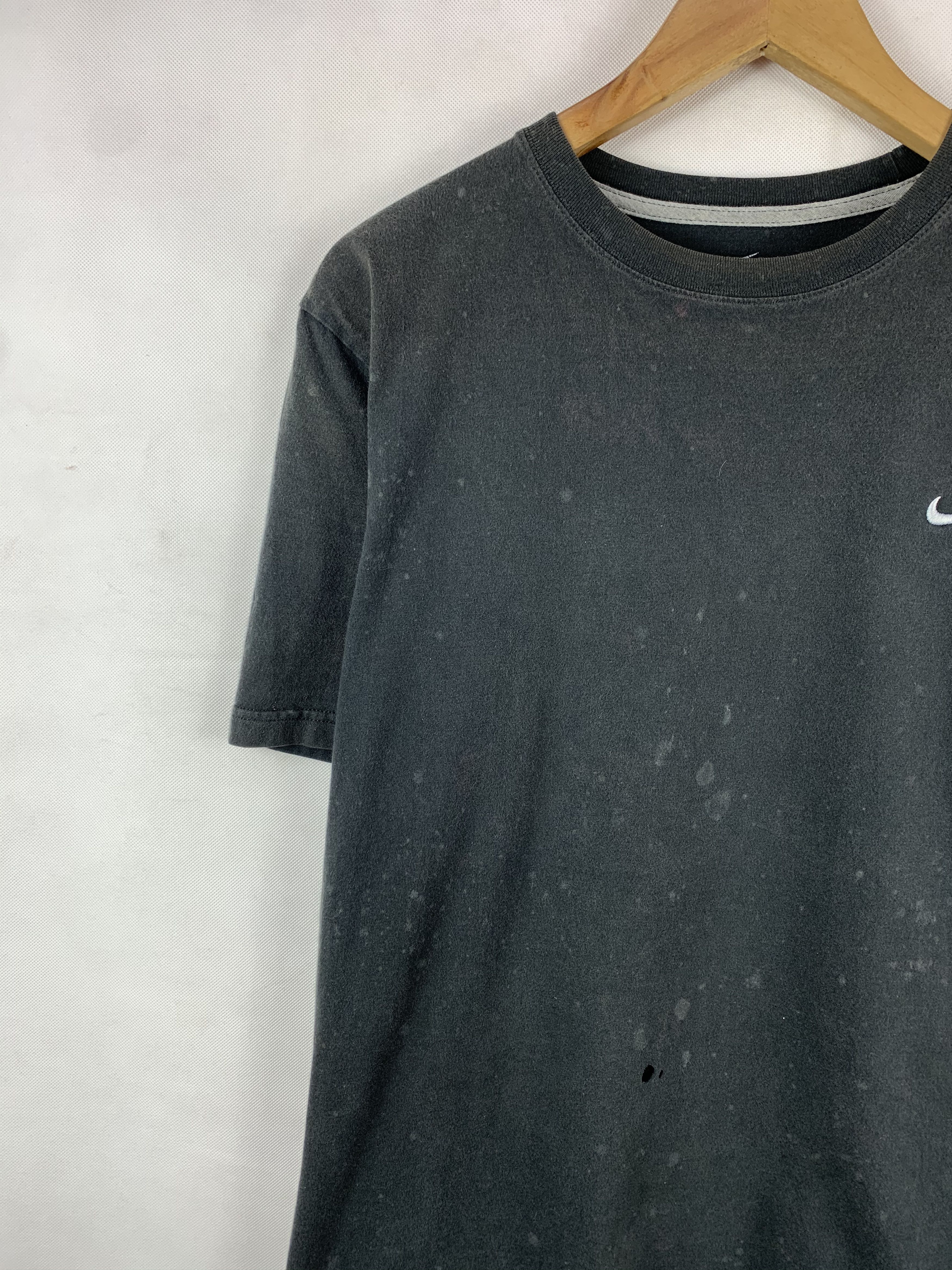 Nike ✔️Nike Mini Swoosh Embroided Logo Tee Size US L / EU 52-54 / 3 - 3 Thumbnail