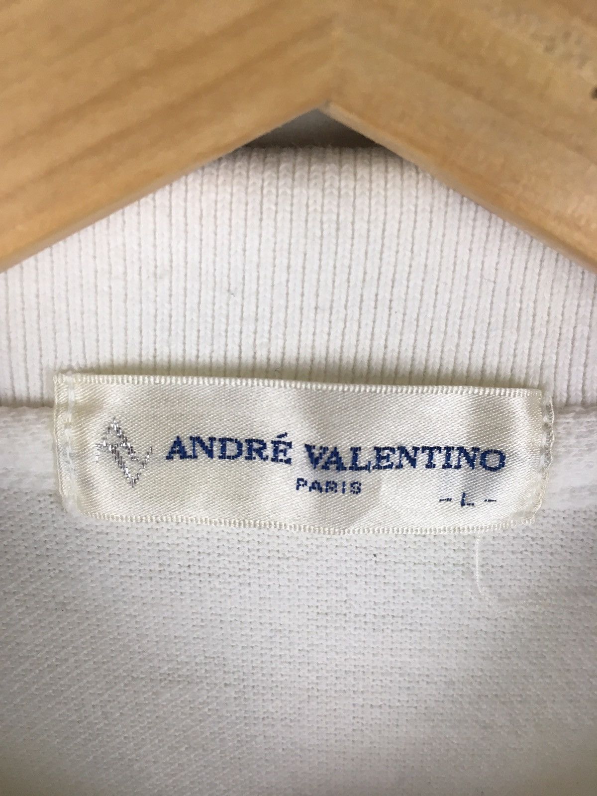 Other Vintage Andre Valentino Large Size White Colour Tee Size US L / EU 52-54 / 3 - 4 Thumbnail
