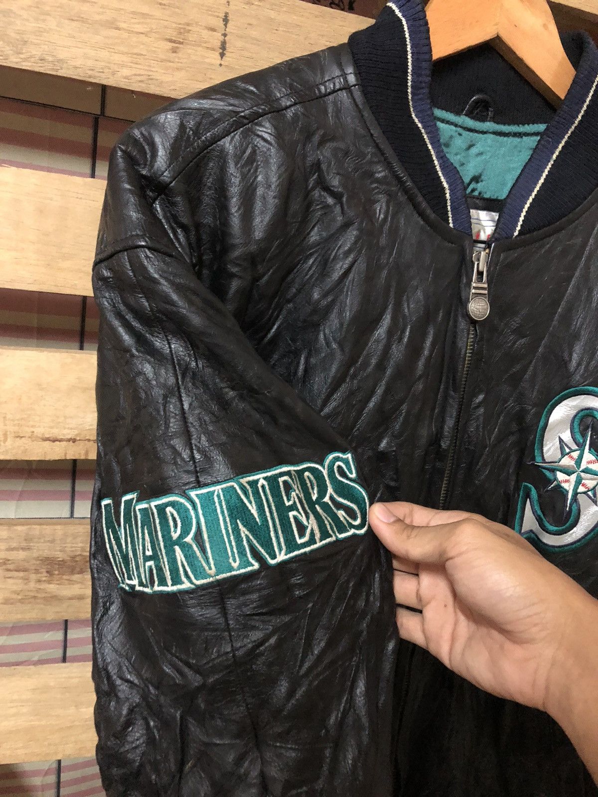 MLB Vintage 90s Seattle Mariners Embroidery Leather Jacket Size US L / EU 52-54 / 3 - 8 Thumbnail