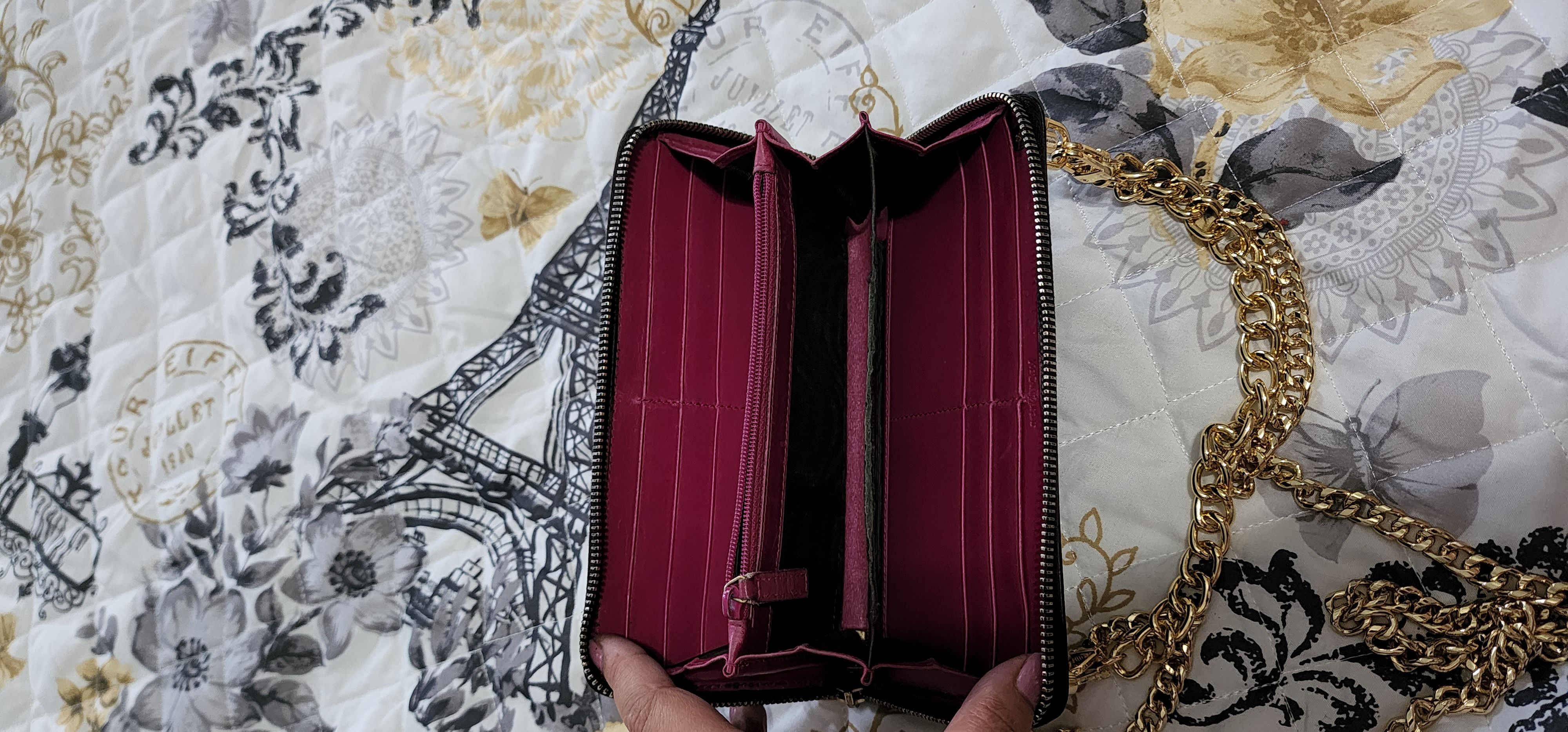 Yves Saint Laurent Yves Saint Laurent Patent Leather Zippy Wallet Crossbody Size ONE SIZE - 7 Thumbnail