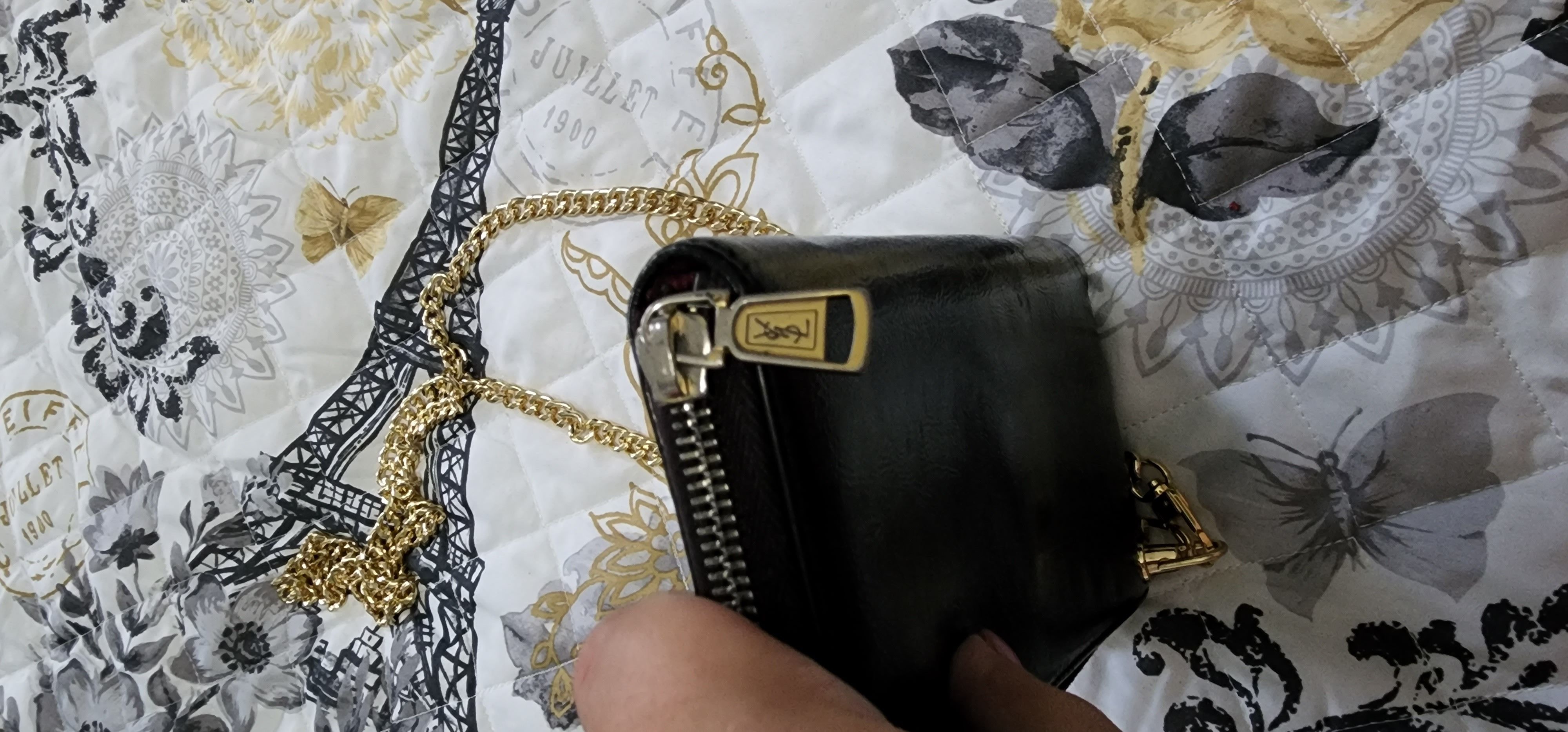 Yves Saint Laurent Yves Saint Laurent Patent Leather Zippy Wallet Crossbody Size ONE SIZE - 6 Thumbnail