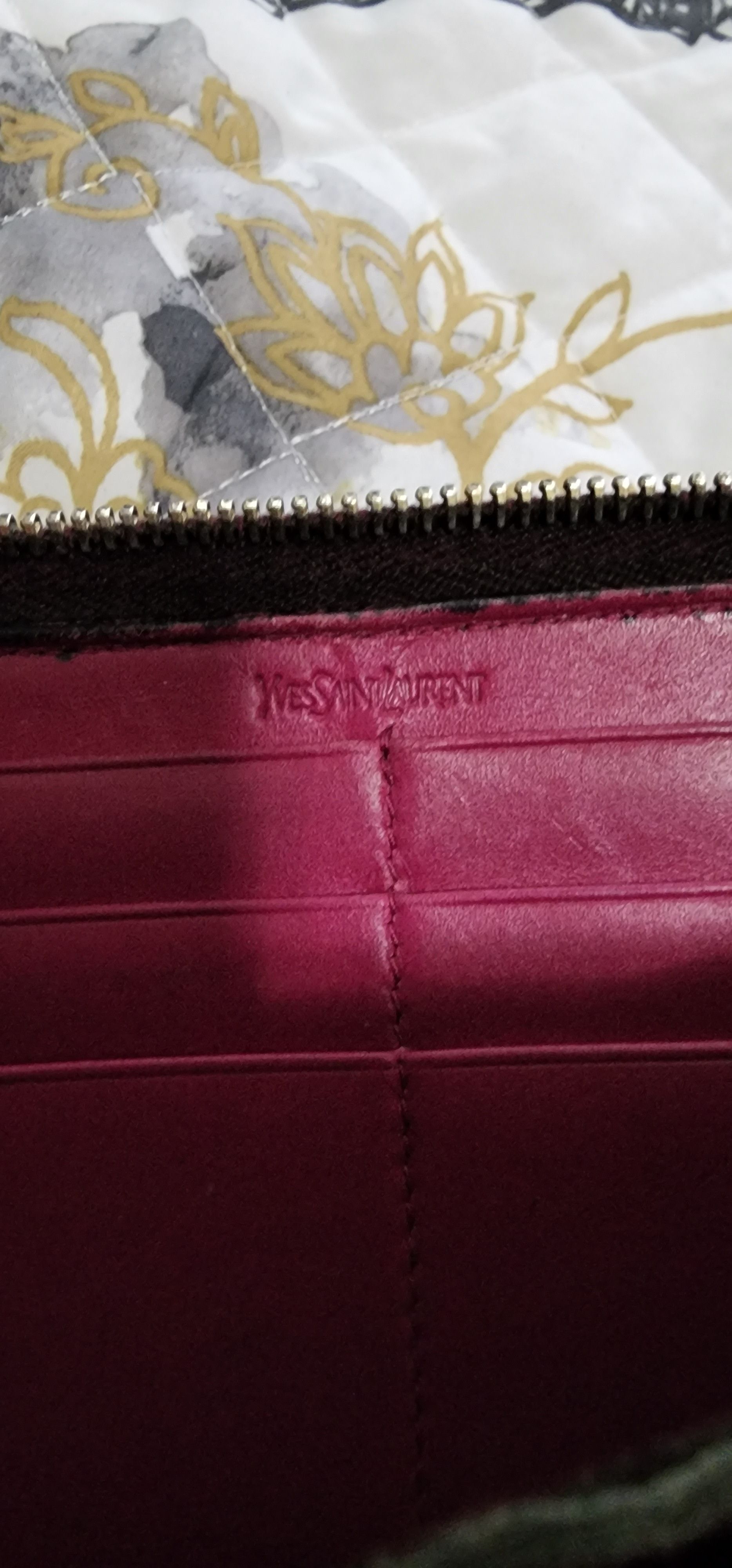 Yves Saint Laurent Yves Saint Laurent Patent Leather Zippy Wallet Crossbody Size ONE SIZE - 9 Thumbnail