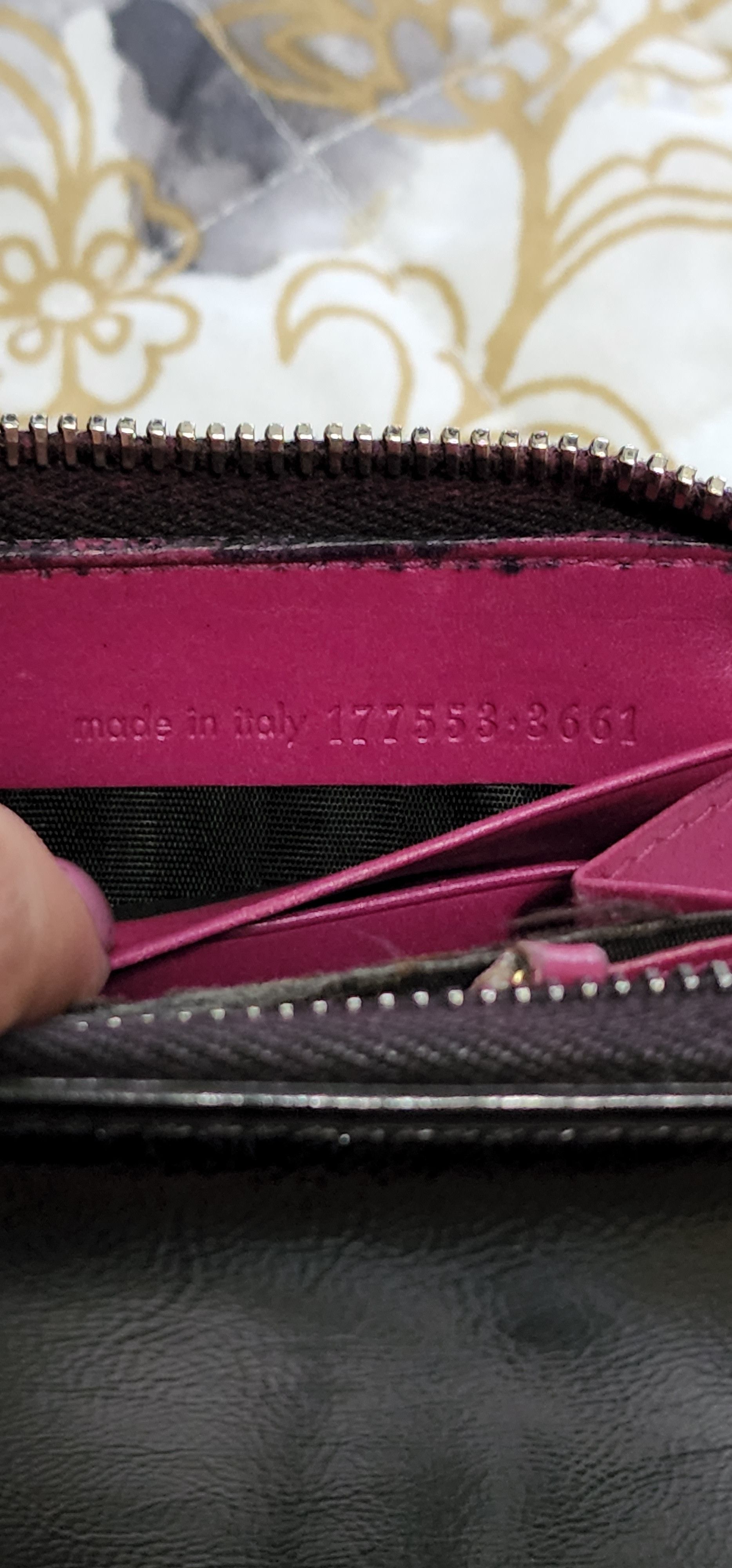 Yves Saint Laurent Yves Saint Laurent Patent Leather Zippy Wallet Crossbody Size ONE SIZE - 10 Thumbnail