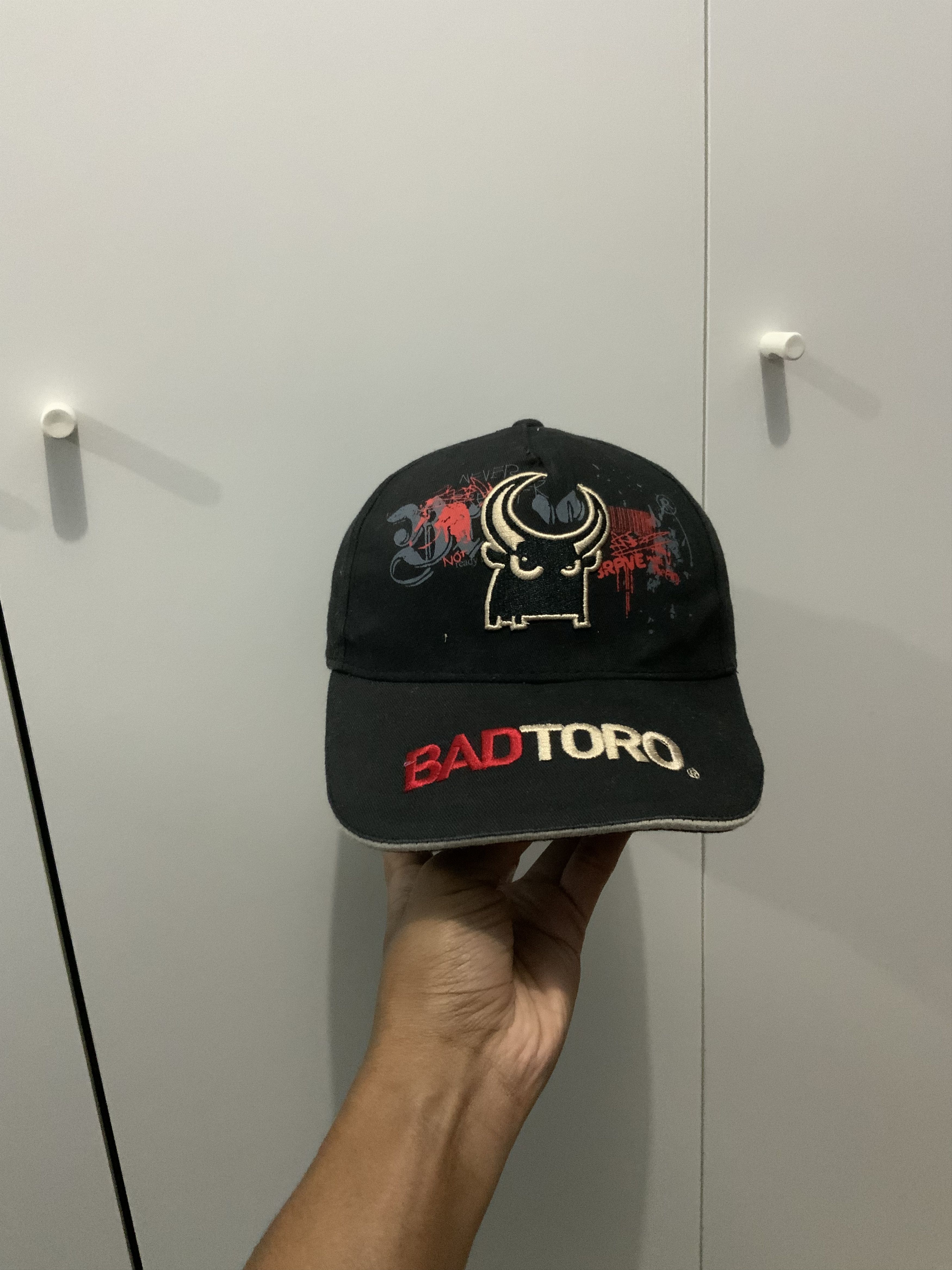 If Six Was Nine Jordi Nogues Bad Toro Cartoon Hat Size ONE SIZE - 3 Thumbnail