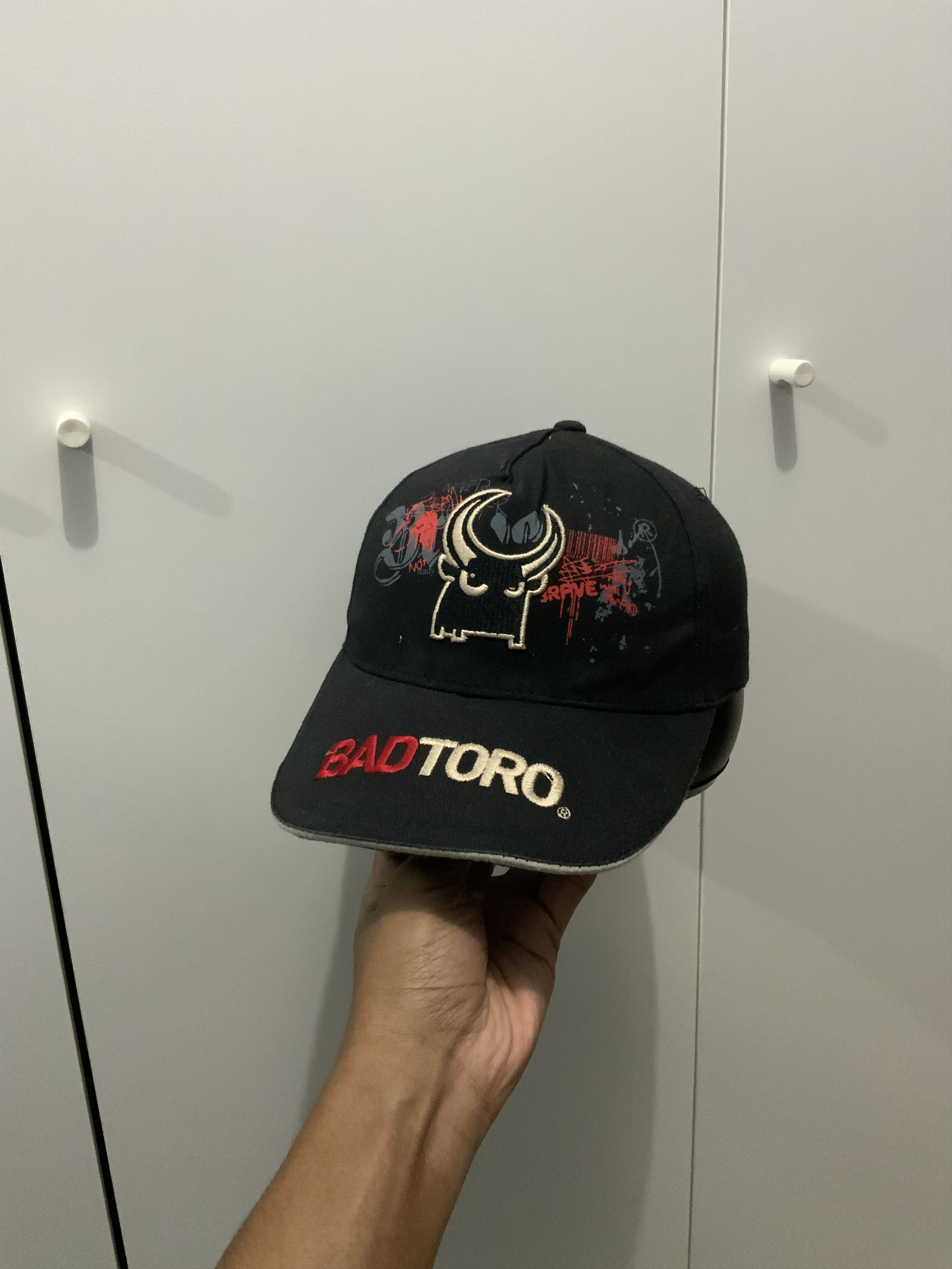 If Six Was Nine Jordi Nogues Bad Toro Cartoon Hat Size ONE SIZE - 2 Thumbnail