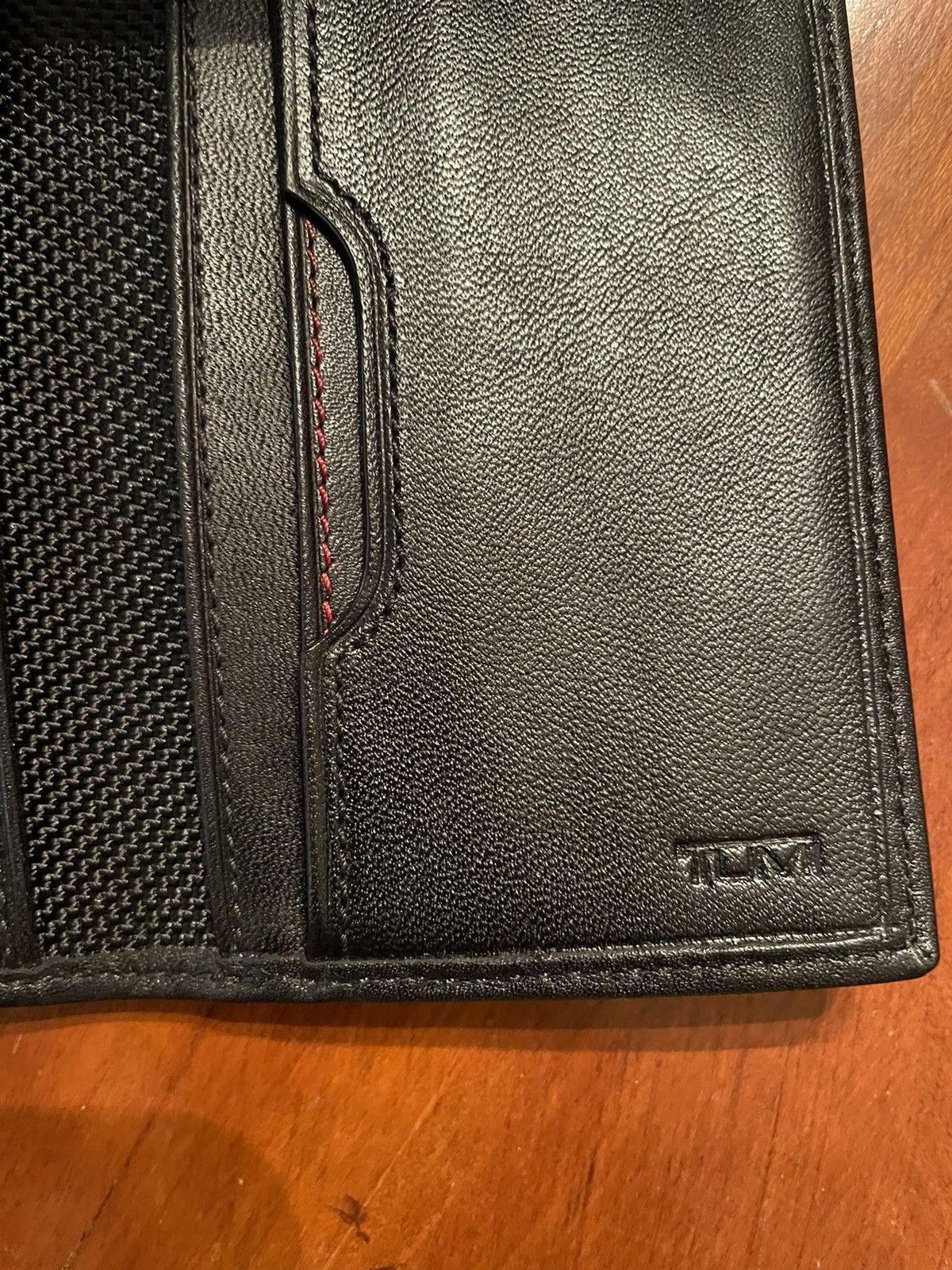 Tumi Tumi Black Leather Bifold Wallet/Business card Holder Size ONE SIZE - 2 Preview