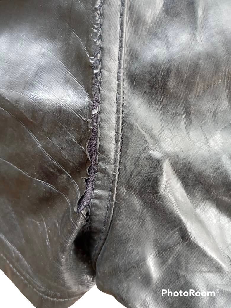 Versace Jeans Couture VINTAGE VERSACE FAUX LEATHER SHORTS PANT Size 26" / US 2 / IT 38 - 4 Thumbnail