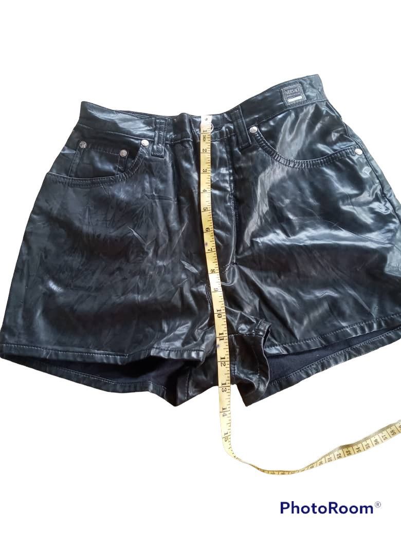 Versace Jeans Couture VINTAGE VERSACE FAUX LEATHER SHORTS PANT Size 26" / US 2 / IT 38 - 3 Thumbnail