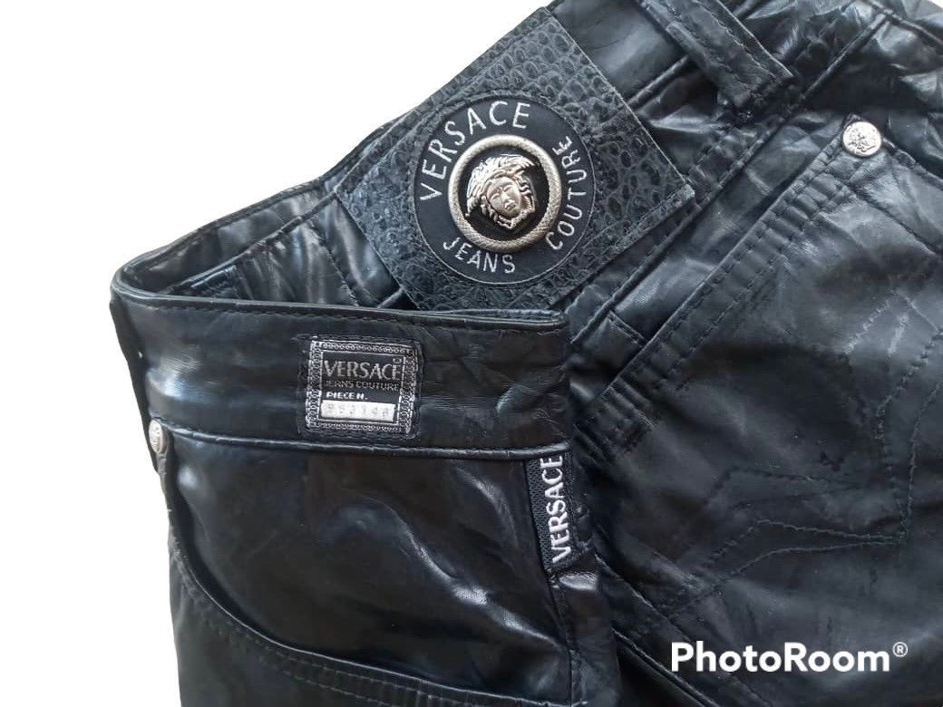 Versace Jeans Couture VINTAGE VERSACE FAUX LEATHER SHORTS PANT Size 26" / US 2 / IT 38 - 7 Thumbnail