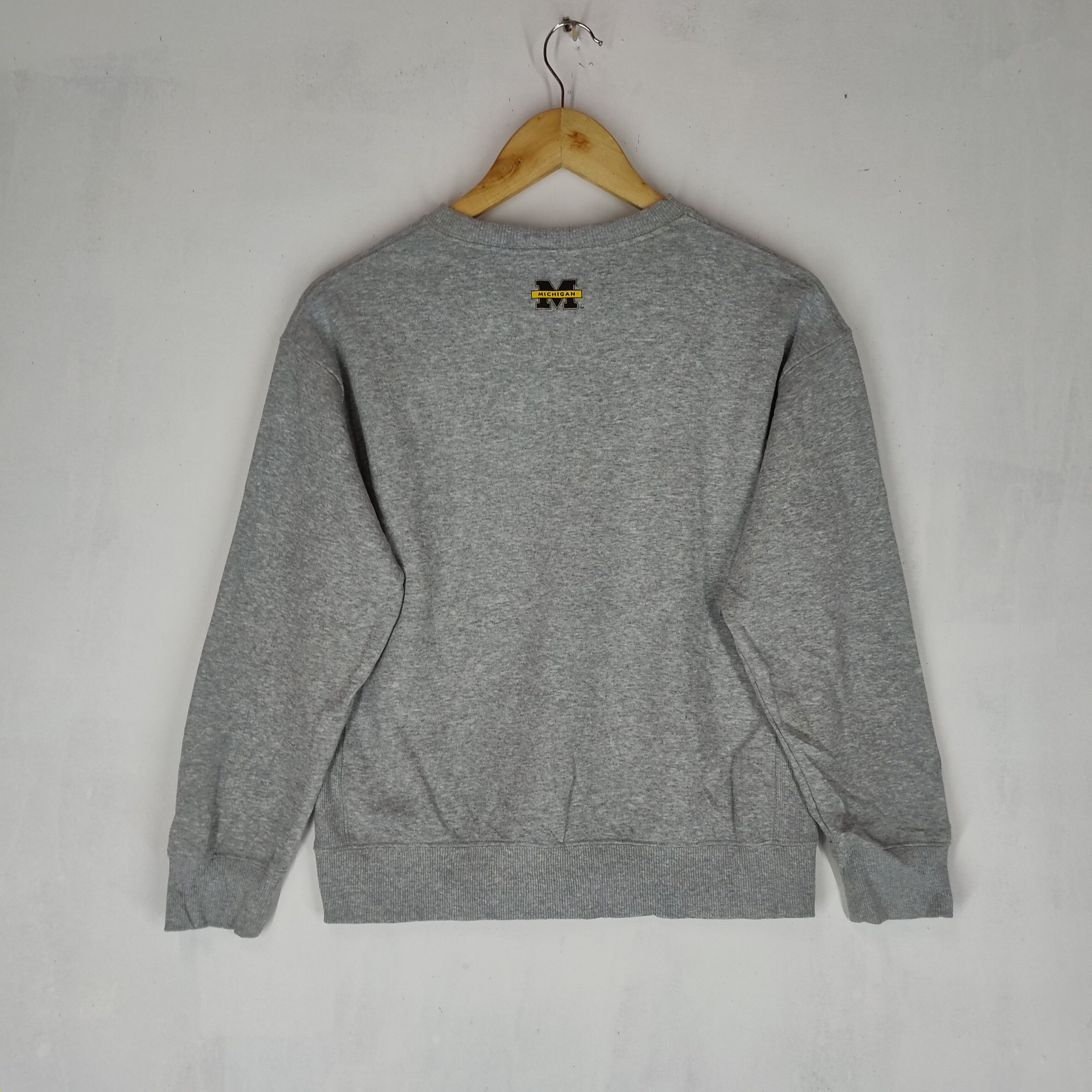 Other MICHIGAN UNIVERSITY Big Logo Uniqlo Sweatshirt Size US S / EU 44-46 / 1 - 5 Thumbnail