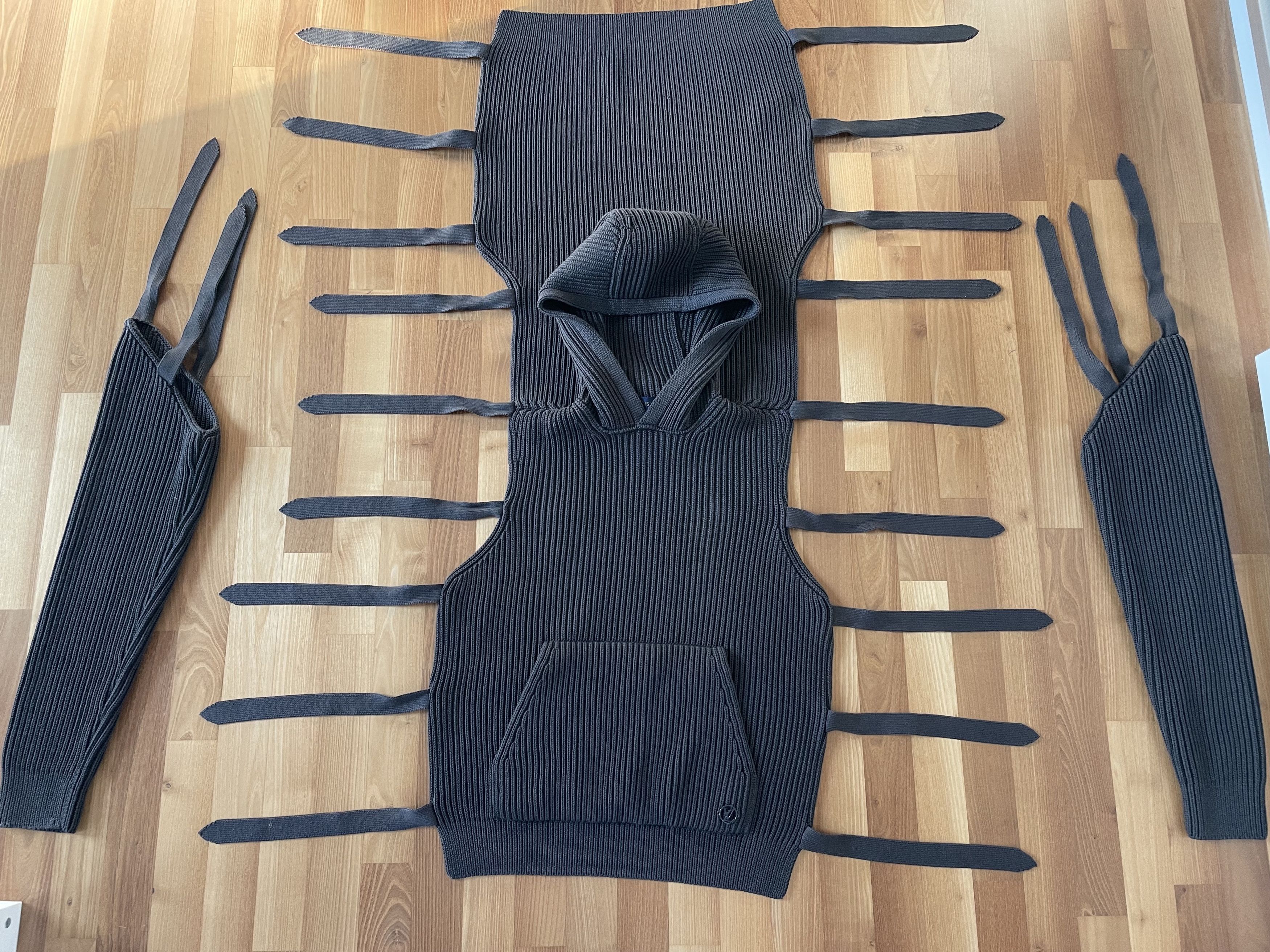 Louis Vuitton Louis Vuitton × Virgil Abloh - Detachable ties hoodie Size US M / EU 48-50 / 2 - 14 Thumbnail