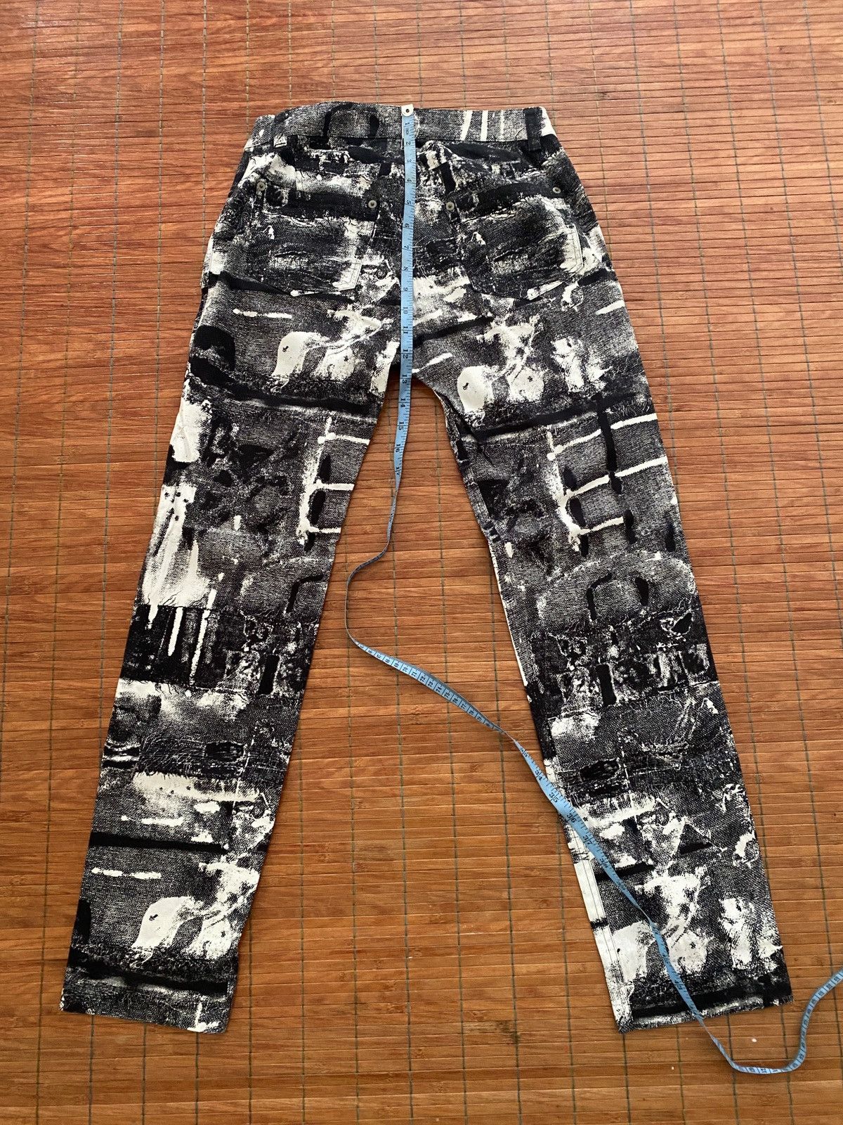 Hypebeast Lourdes Fulldesign Newspaper blackwhite streetfashion Size US 28 / EU 44 - 2 Thumbnail