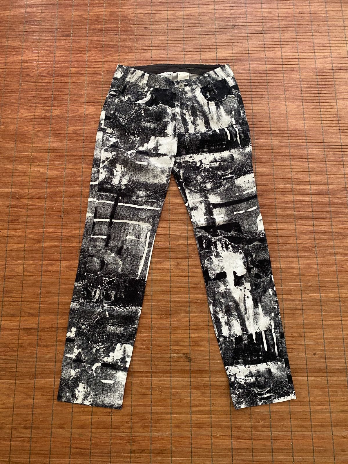 Hypebeast Lourdes Fulldesign Newspaper blackwhite streetfashion Size US 28 / EU 44 - 1 Thumbnail