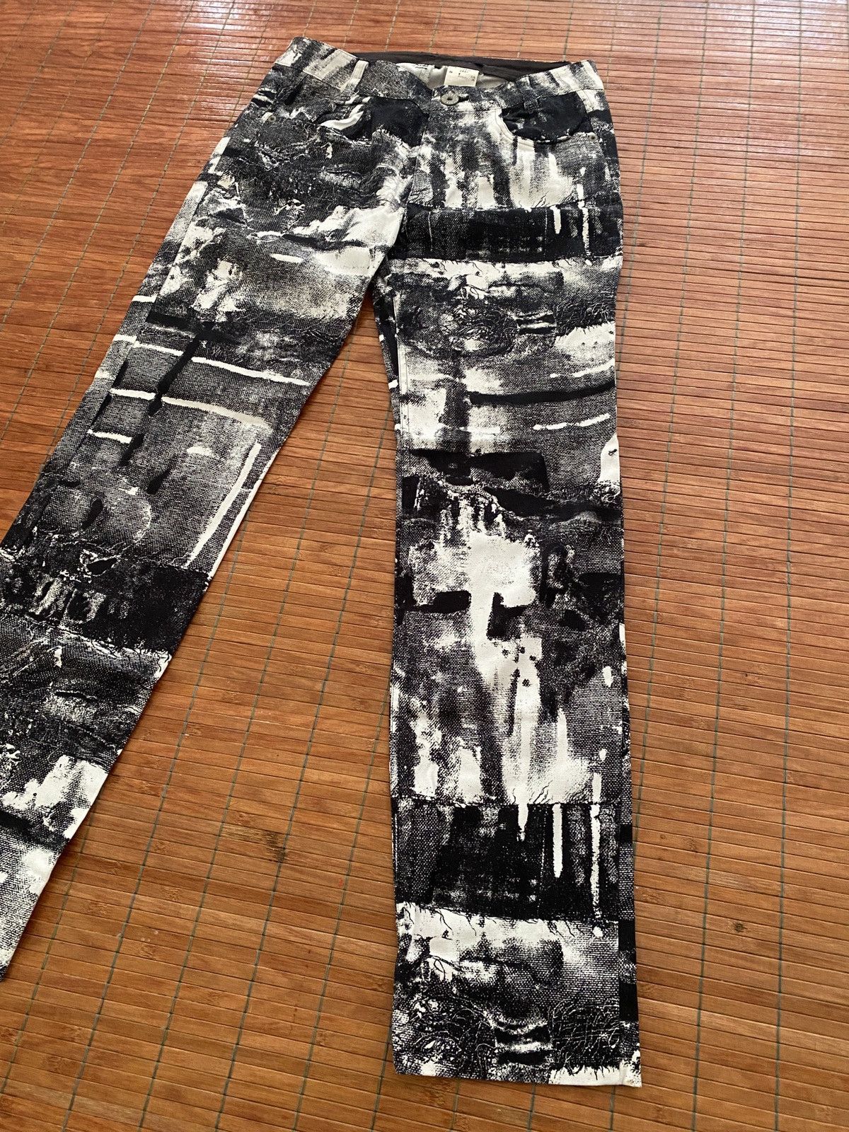 Hypebeast Lourdes Fulldesign Newspaper blackwhite streetfashion Size US 28 / EU 44 - 3 Thumbnail