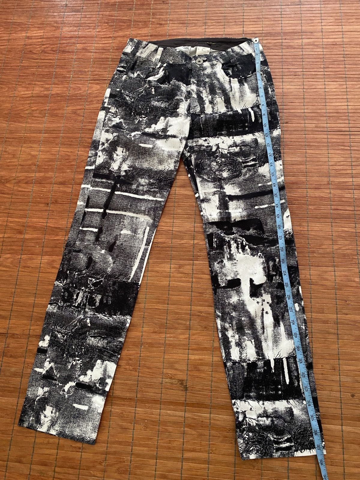 Hypebeast Lourdes Fulldesign Newspaper blackwhite streetfashion Size US 28 / EU 44 - 4 Thumbnail