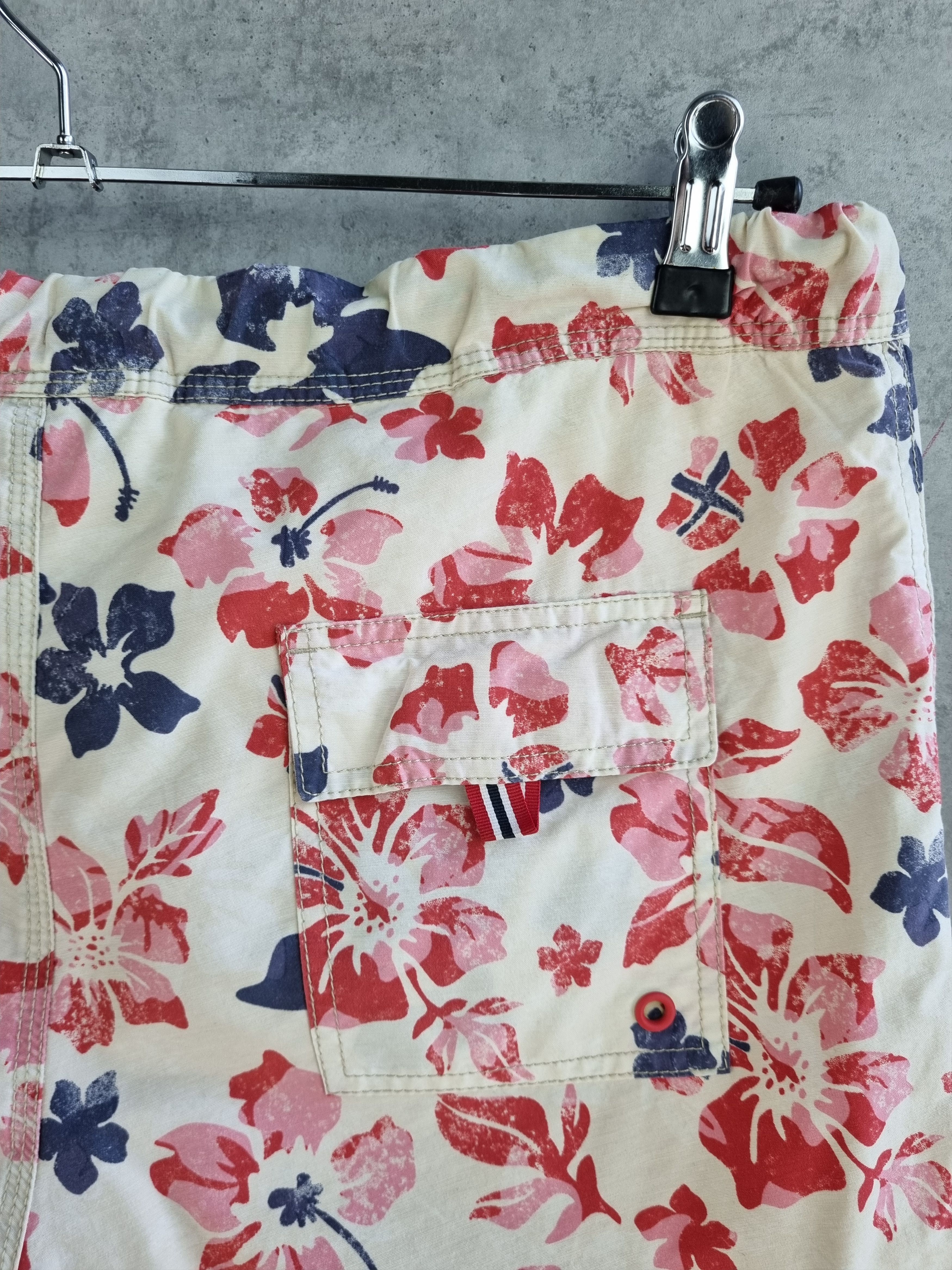 Napapijri Napapijri Hawaiian Floral Rare Print Shorts Size US 32 / EU 48 - 4 Thumbnail