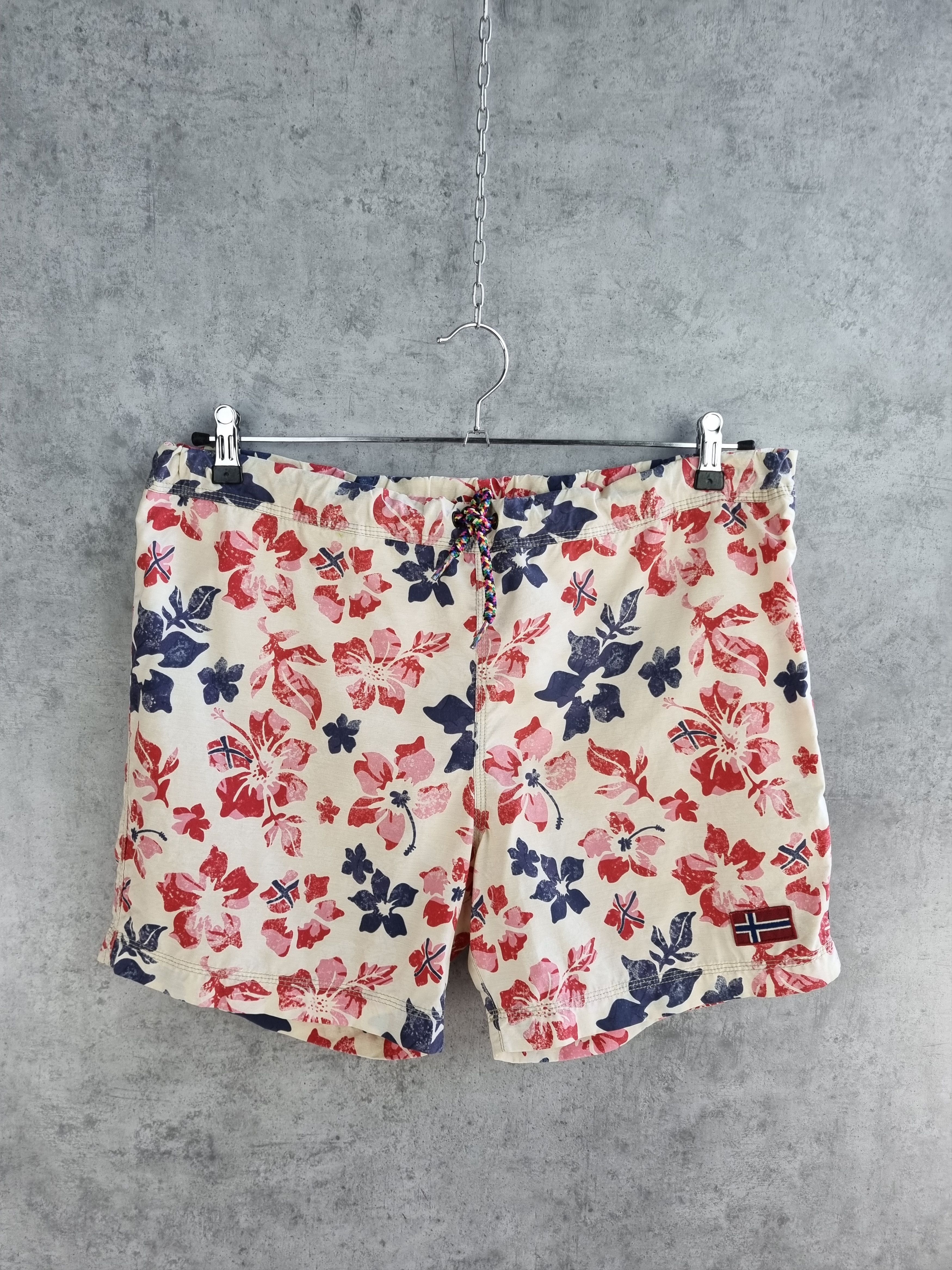 Napapijri Napapijri Hawaiian Floral Rare Print Shorts Size US 32 / EU 48 - 1 Thumbnail